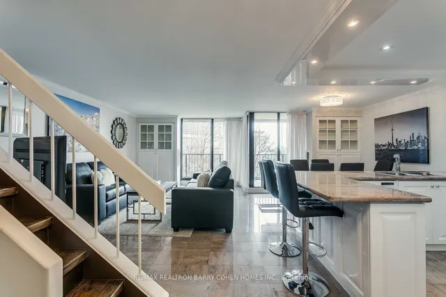 Additional property image - 33 Harbour Sq Unit 503