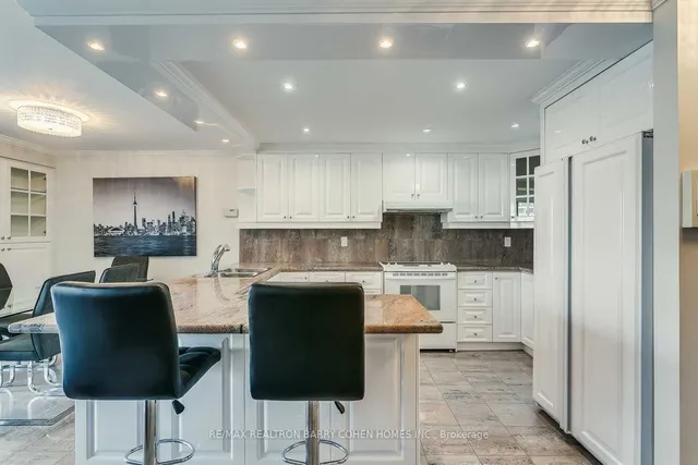 Additional property image - 33 Harbour Sq Unit 503