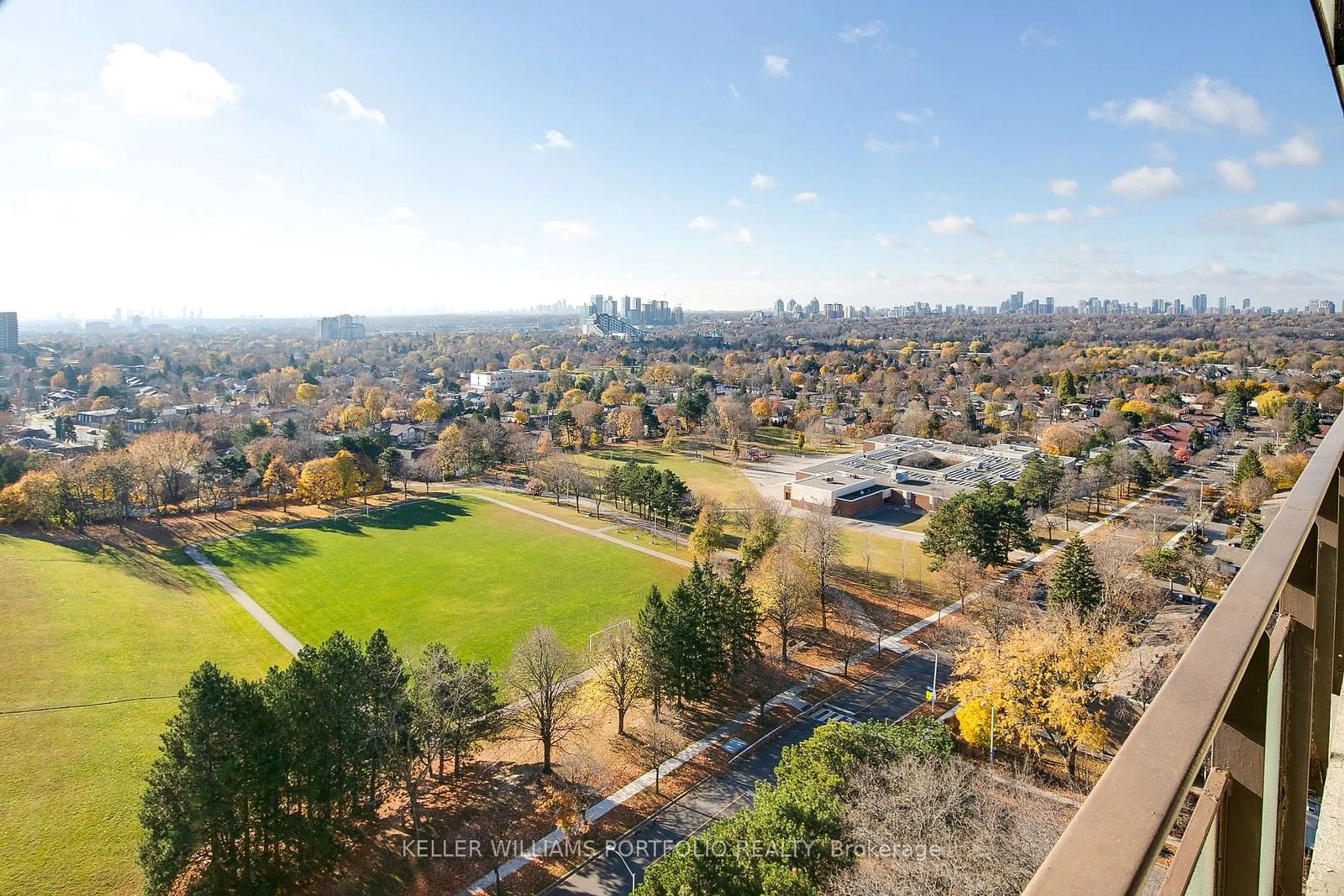 A pic from exterior of the house or condo, the view of city buildings for 260 Seneca Hill Dr #1705, Toronto Ontario M2J 4S6