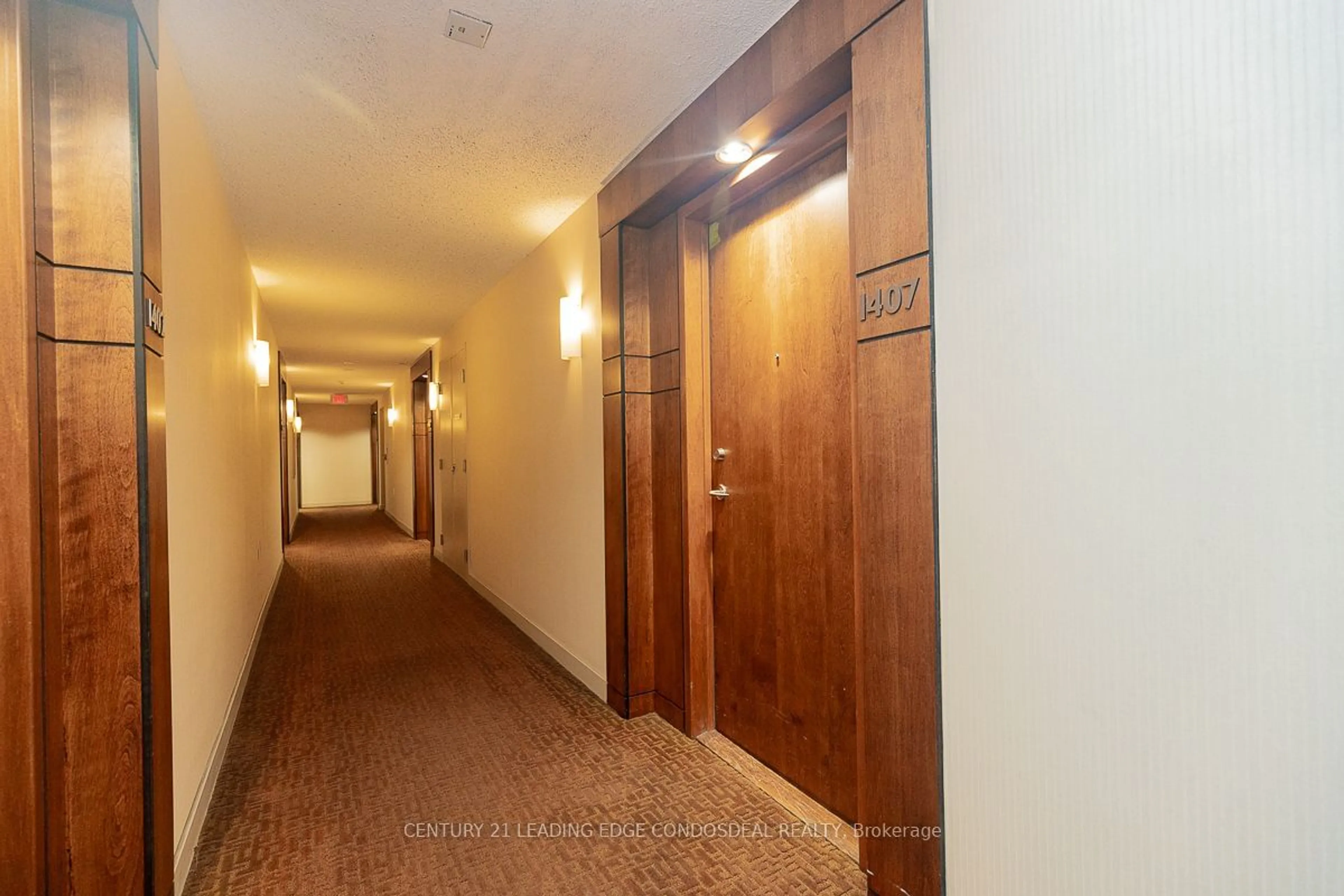 Indoor foyer, wood floors for 10 Northtown Way #1407, Toronto Ontario M2N 7L4