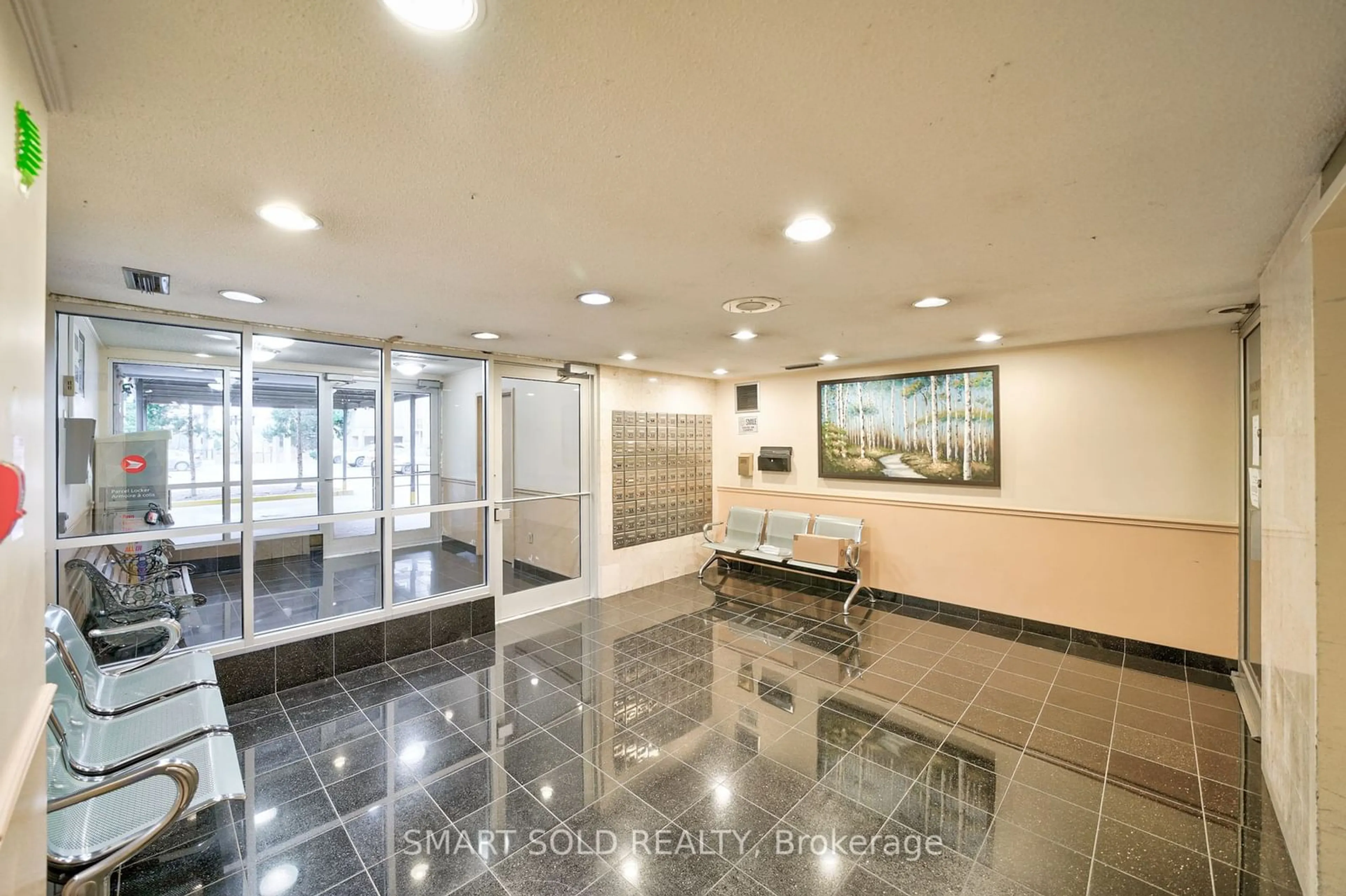 Indoor foyer, ceramic floors for 165 Cherokee Blvd #206, Toronto Ontario M2J 4T7