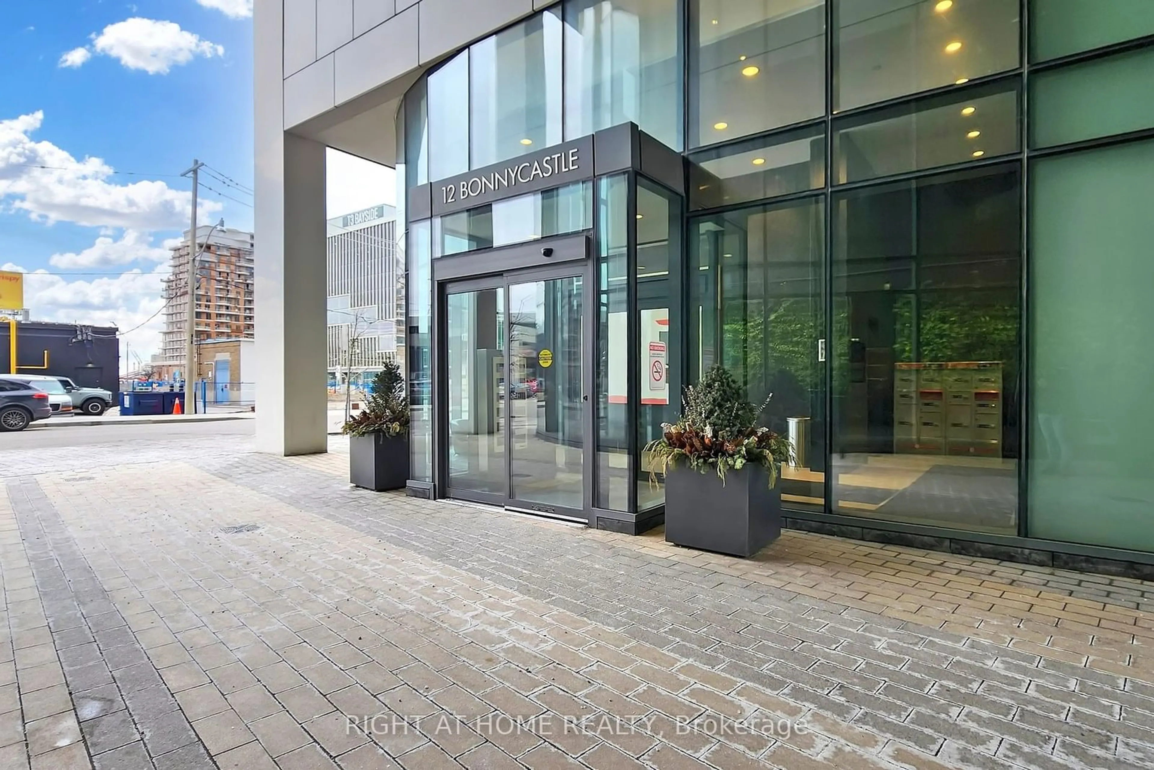 Indoor foyer, ceramic floors for 12 Bonnycastle St #312, Toronto Ontario M5A 0C8