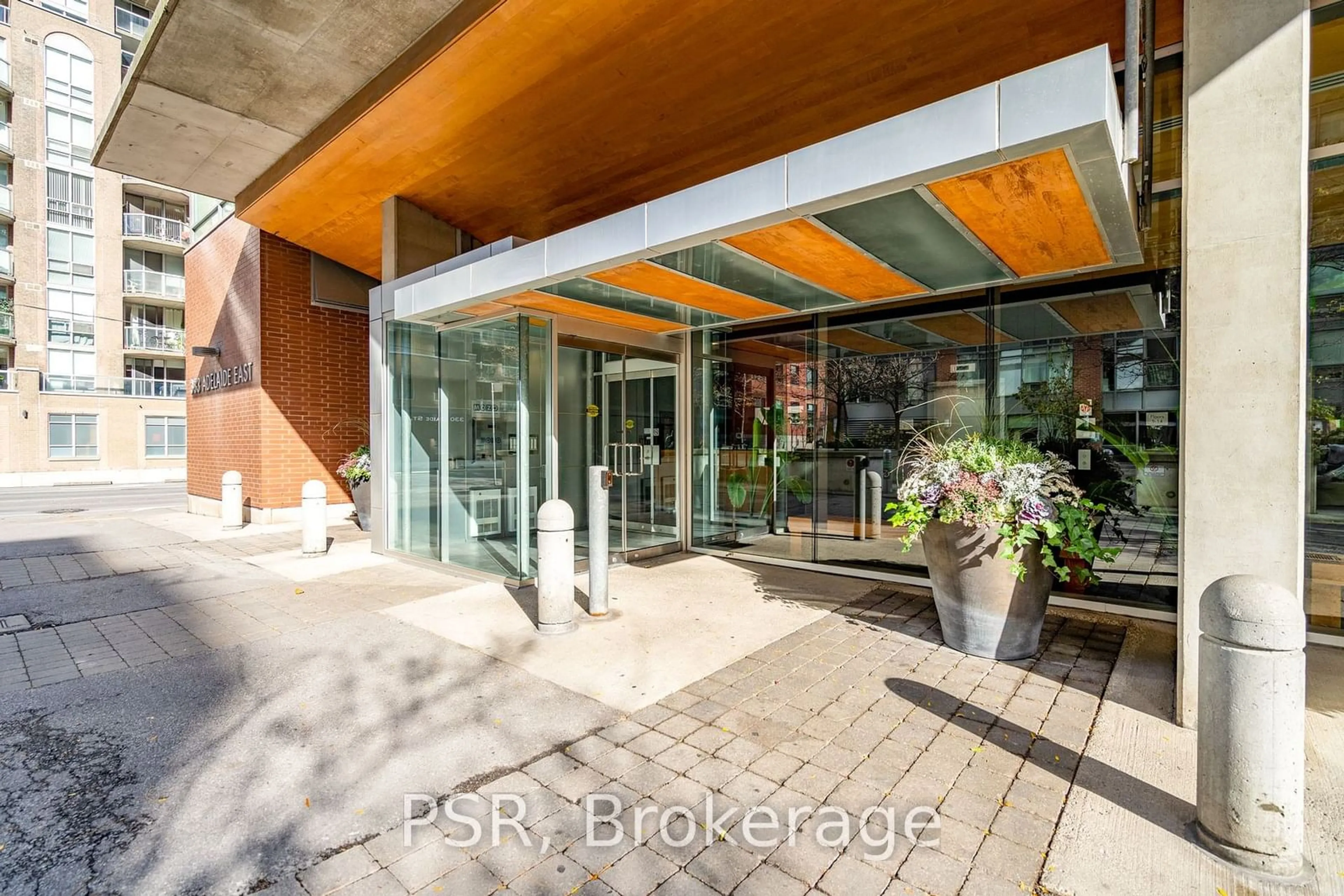 Indoor foyer for 333 Adelaide St #740, Toronto Ontario M5A 4T4