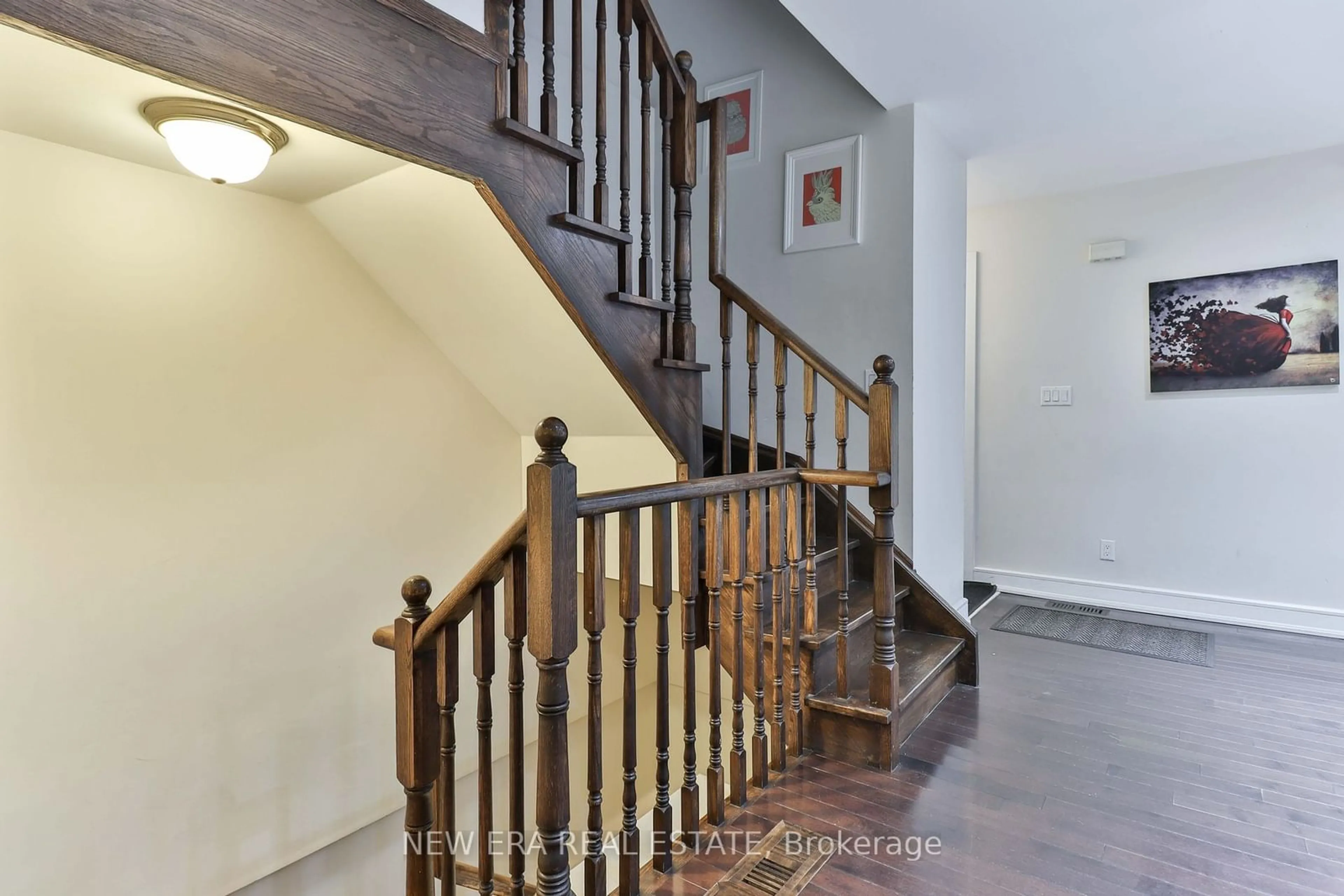 Stairs for 346 Jarvis St #E, Toronto Ontario M4Y 2G6