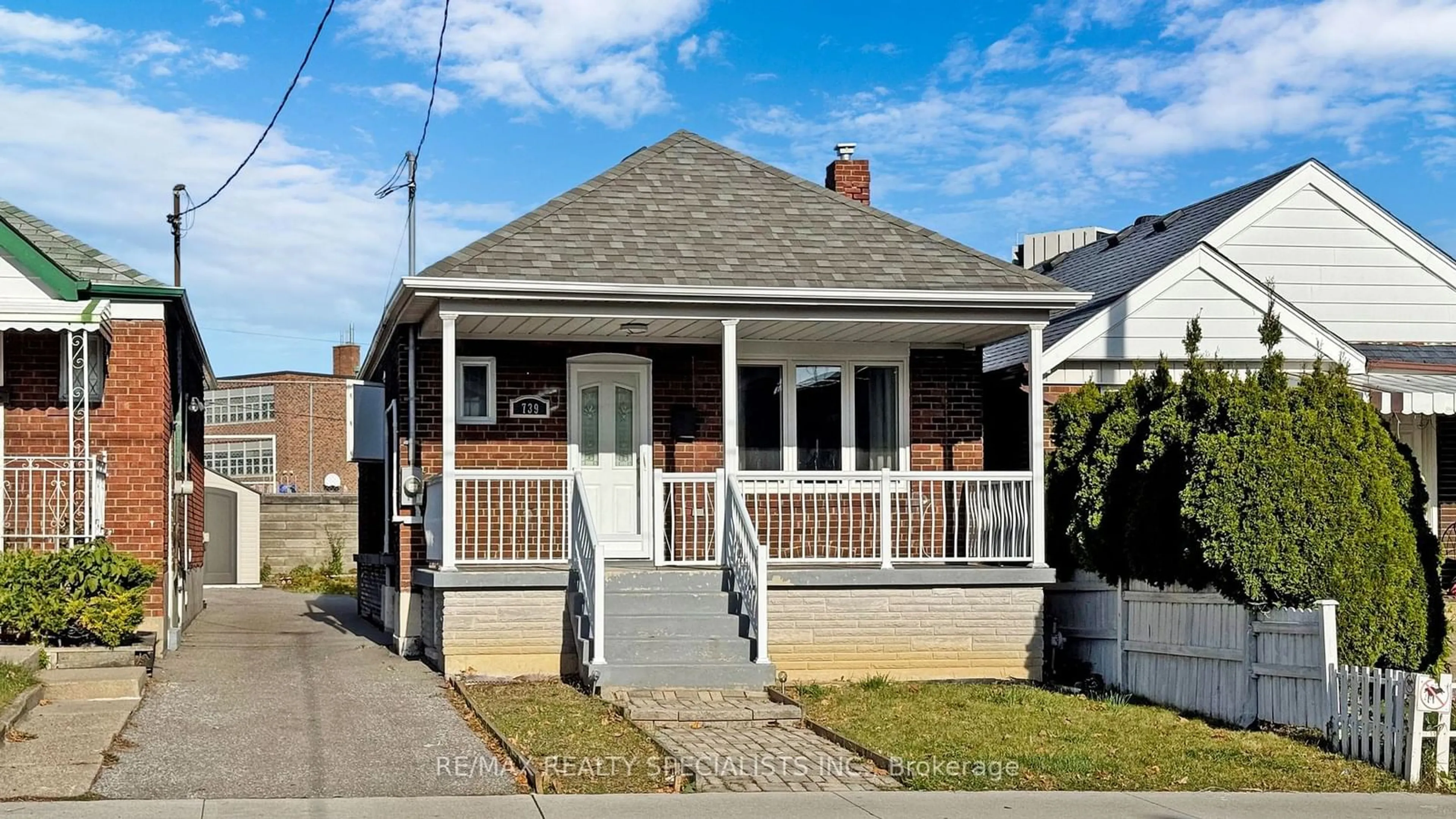 Frontside or backside of a home, cottage for 739 Vaughan Rd, Toronto Ontario M6E 2Z2