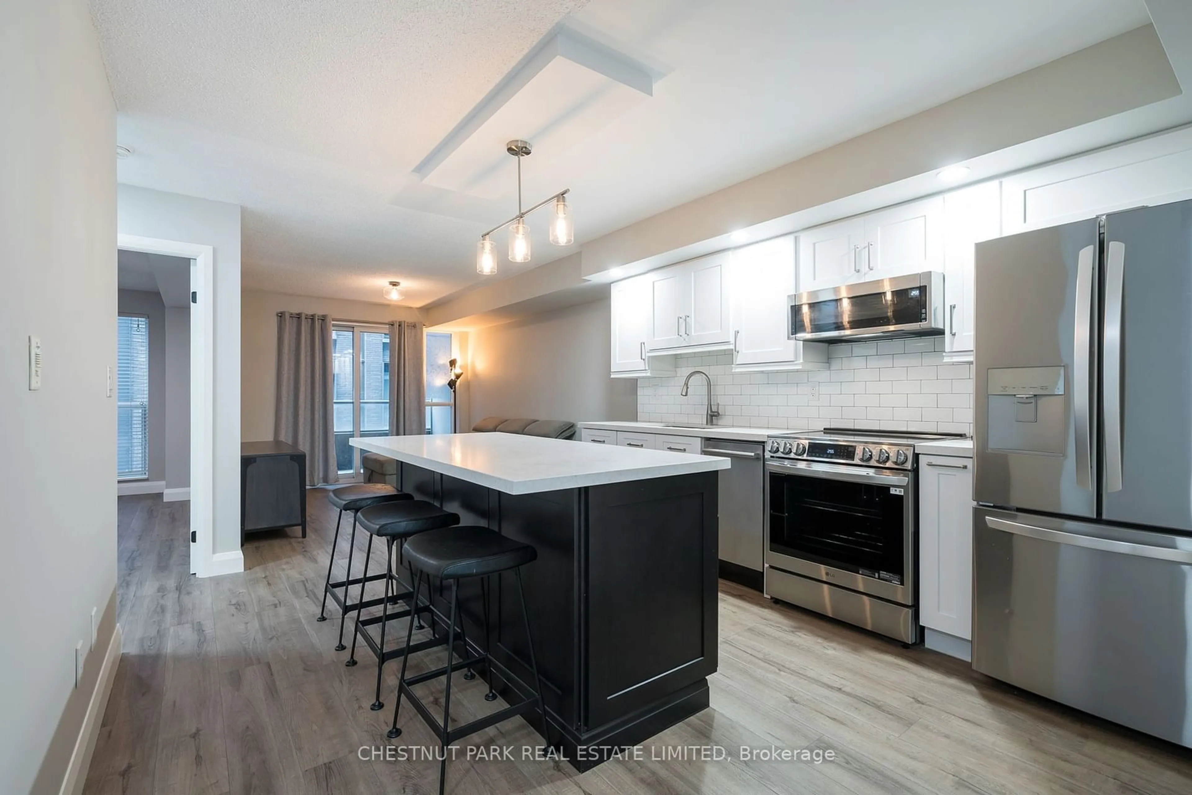 Open concept kitchen for 270 Wellington St #523, Toronto Ontario M5V 2V5