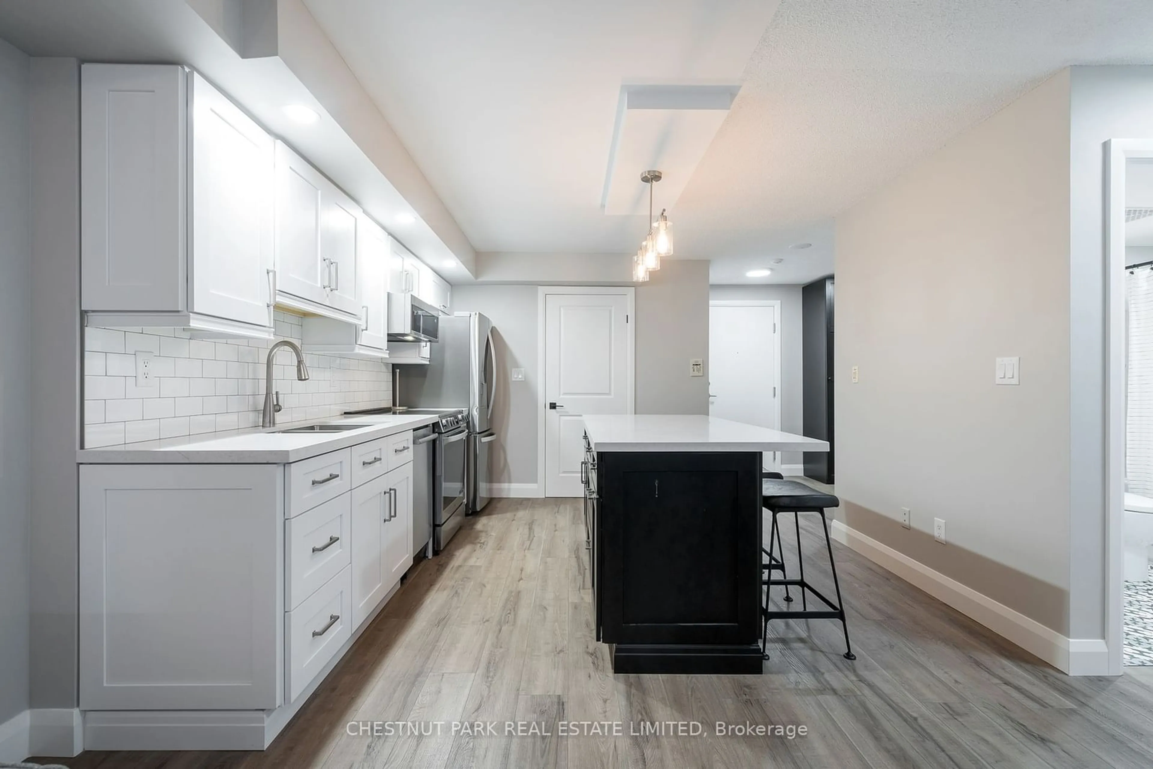 Open concept kitchen for 270 Wellington St #523, Toronto Ontario M5V 2V5