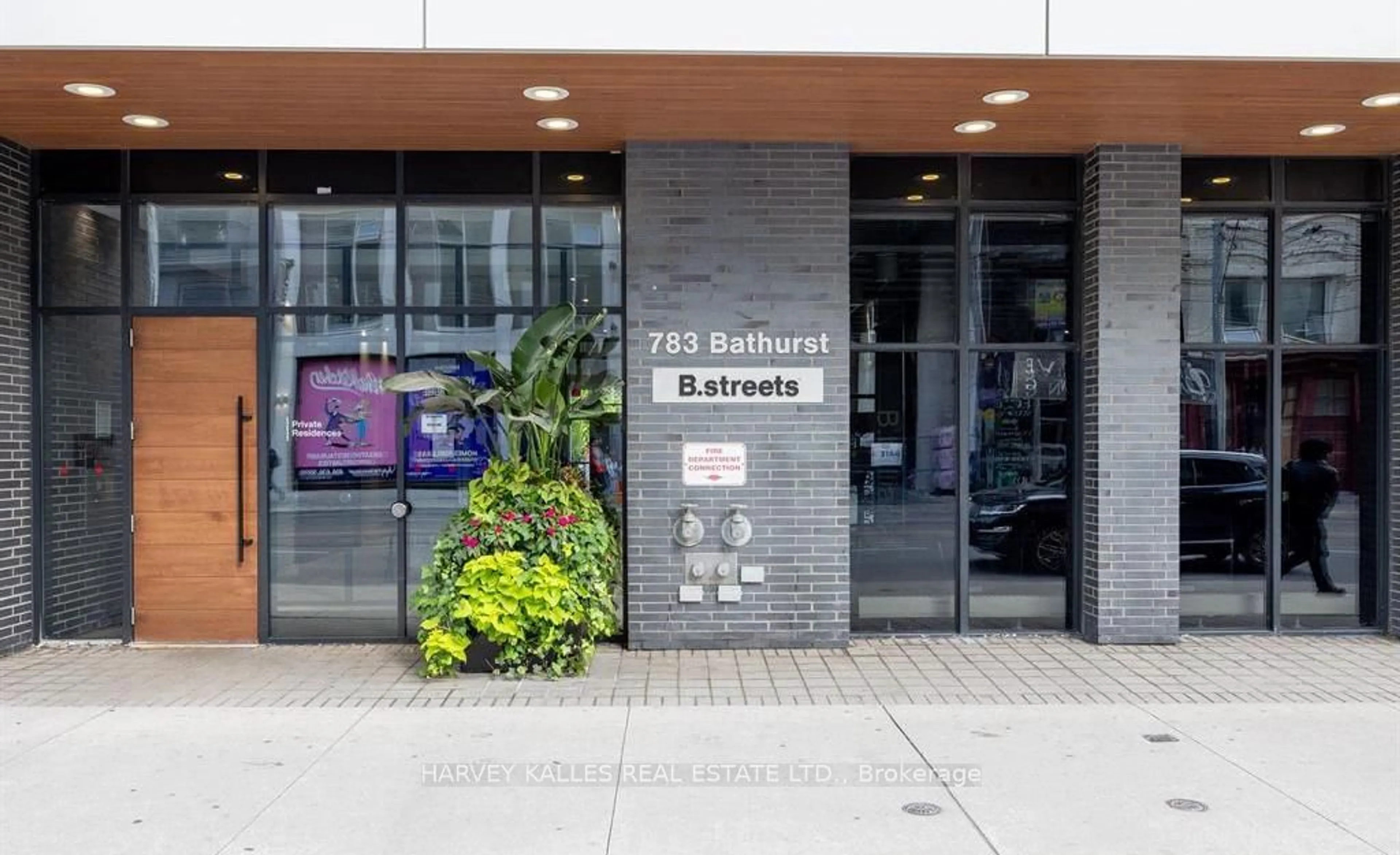 Indoor foyer, ceramic floors for 783 Bathurst St #413, Toronto Ontario M5S 0A8