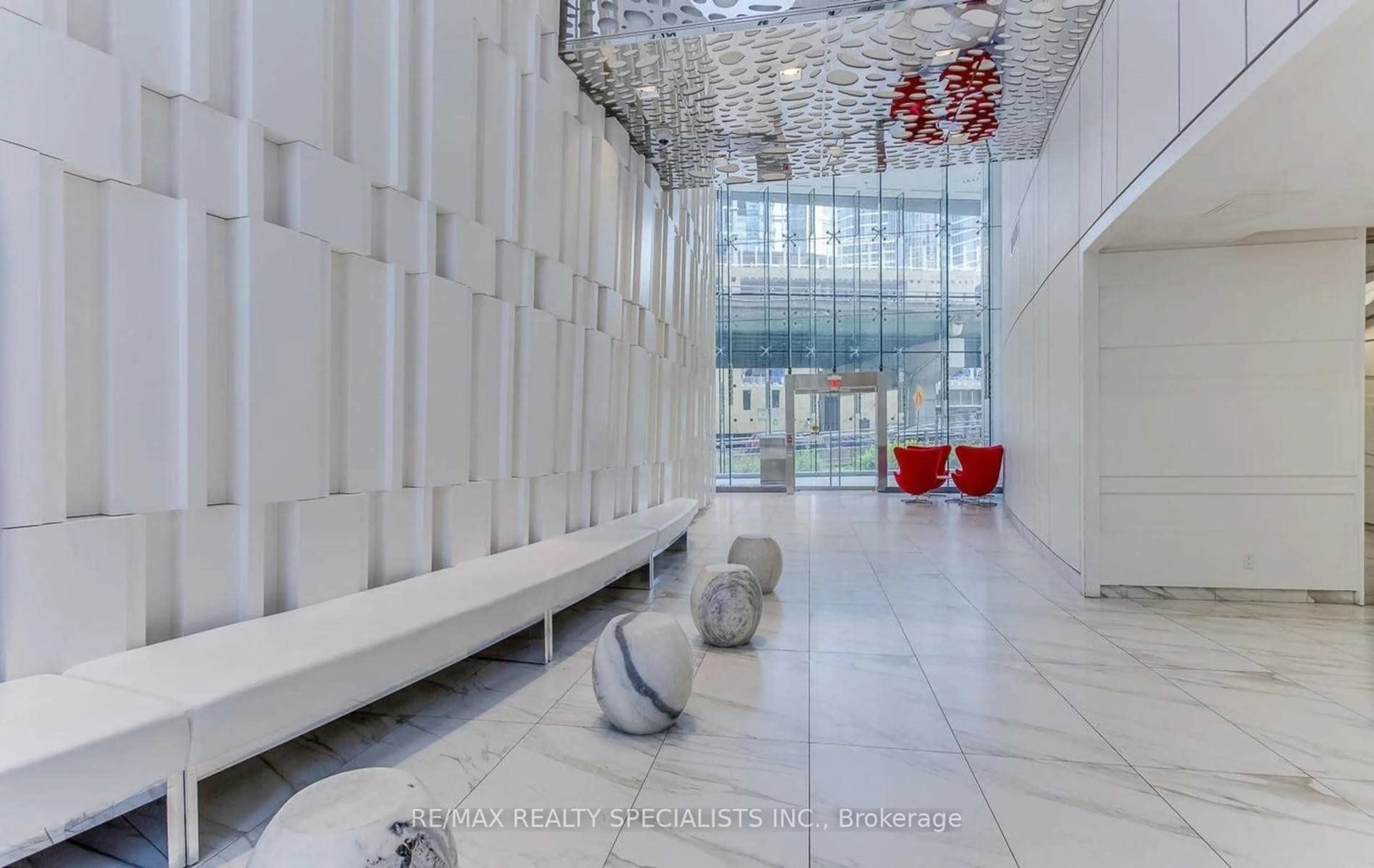 Indoor lobby, ceramic floors for 12 York St #3210, Toronto Ontario M5J 0A9