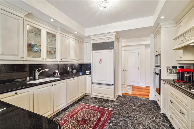 Additional property image - 68 Yorkville Ave Unit 304
