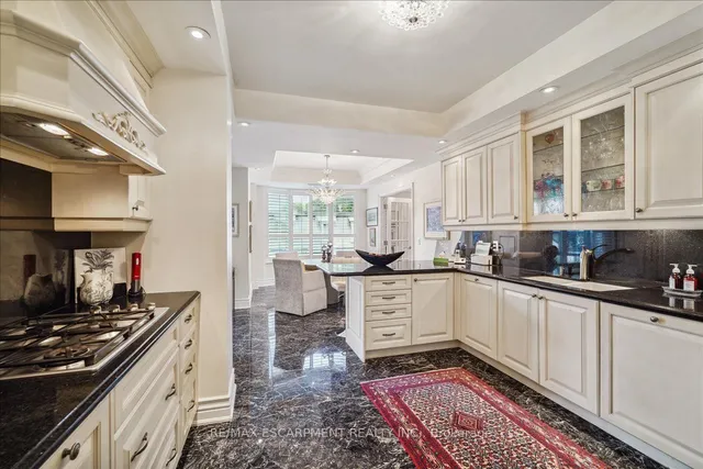 Additional property image - 68 Yorkville Ave Unit 304
