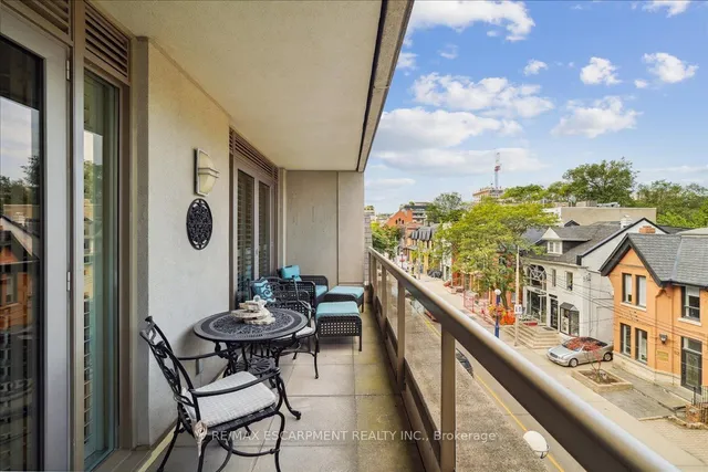Additional property image - 68 Yorkville Ave Unit 304