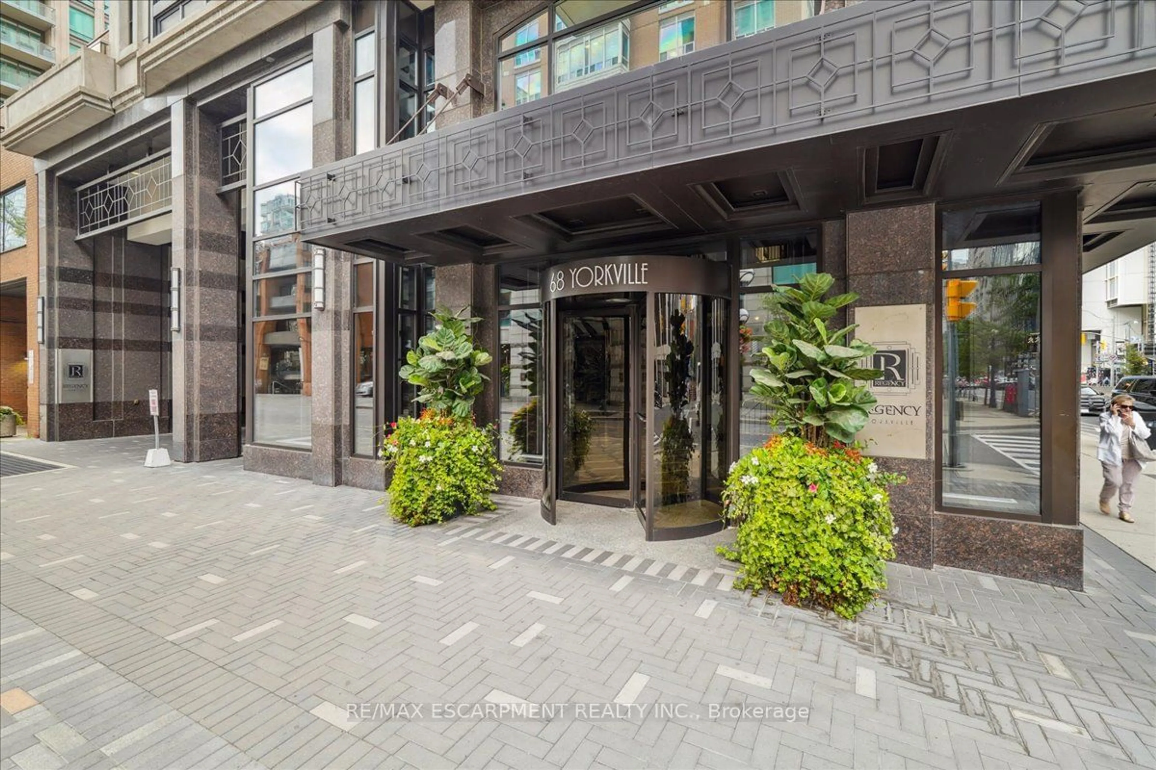 Indoor lobby for 68 Yorkville Ave #304, Toronto Ontario M5R 3V7