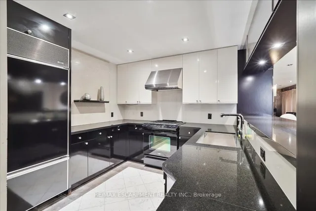 Additional property image - 68 Yorkville Ave Unit 304