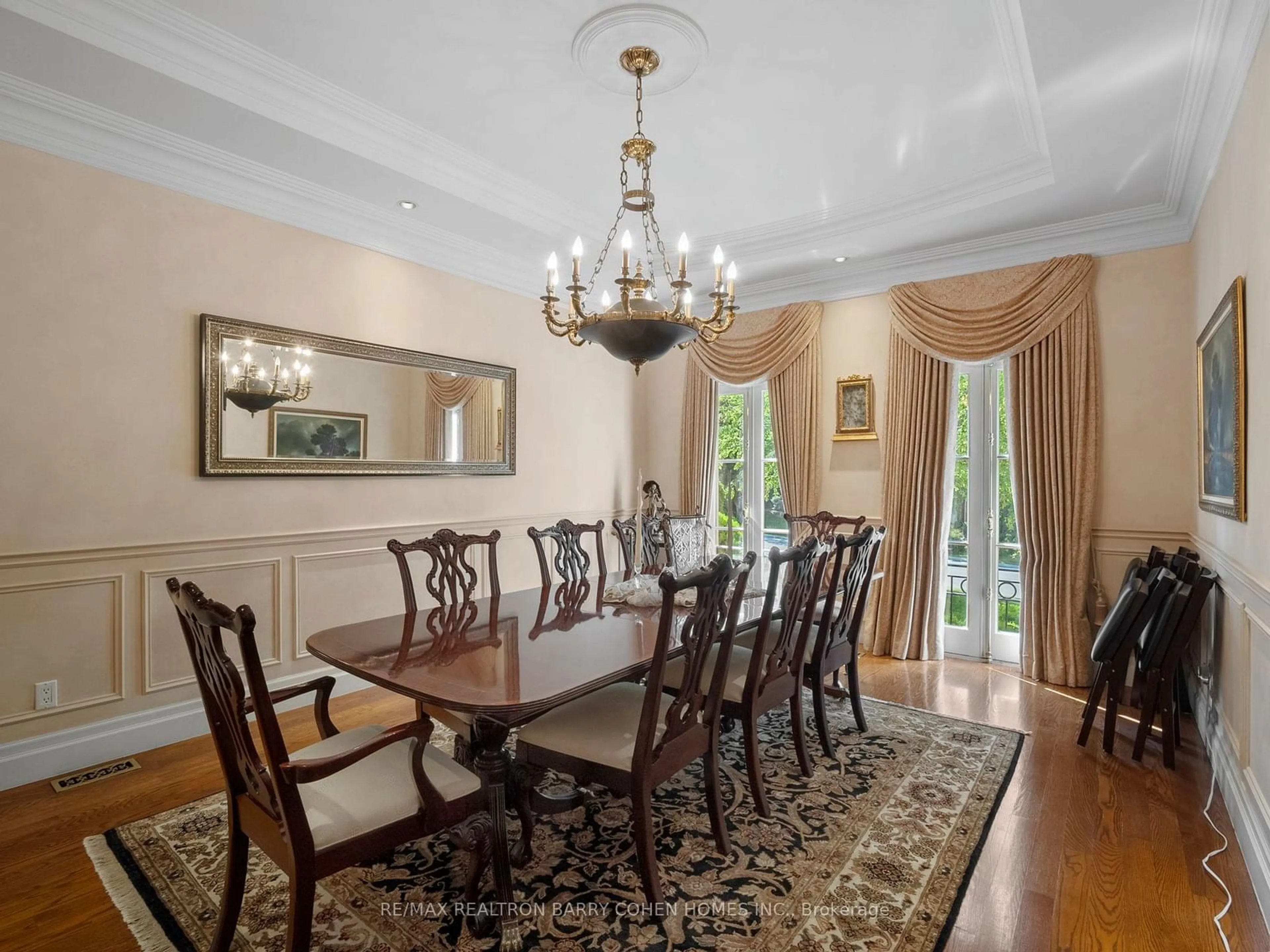 Dining room, wood floors for 40 Munro Blvd, Toronto Ontario M2P 1B9