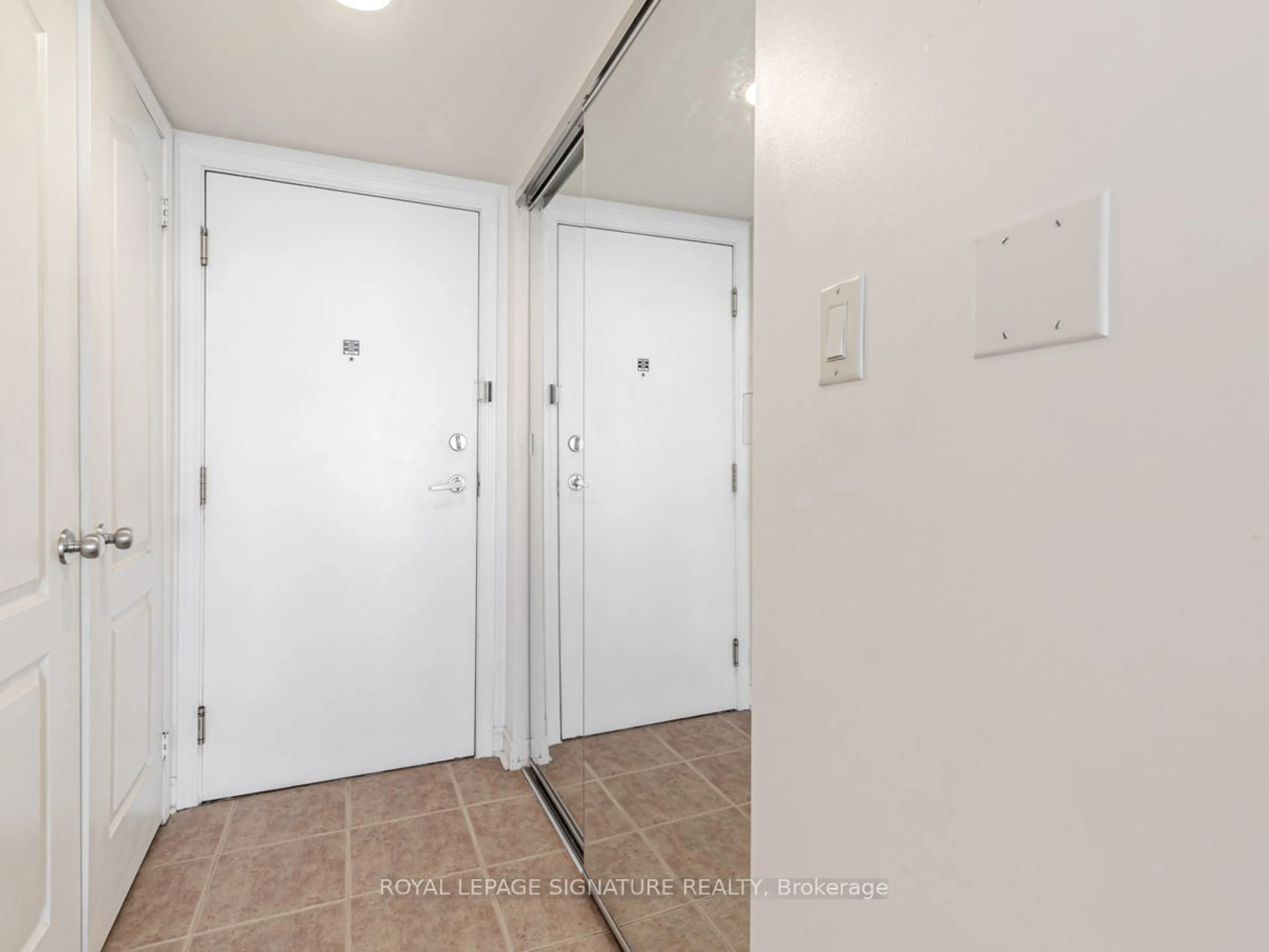 Indoor entryway, not visible floor for 1 Rean Dr #909, Toronto Ontario M2K 3C1