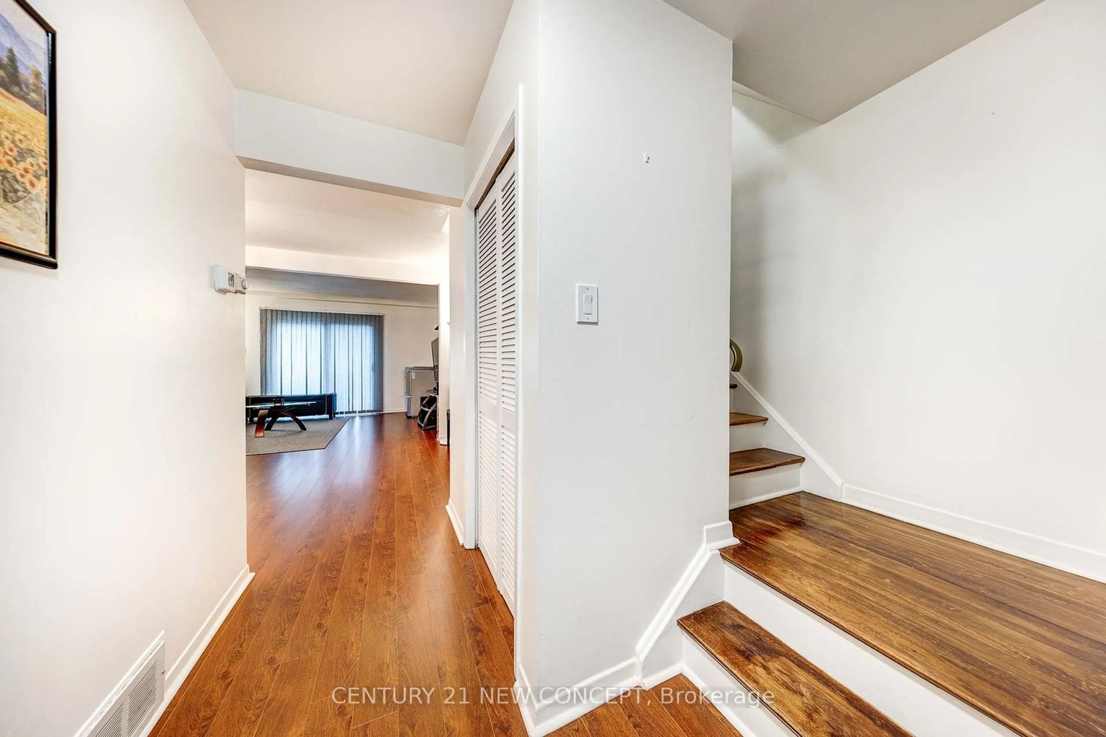 Indoor entryway, wood floors for 745 Steeles Ave #5, Toronto Ontario M2R 2S5