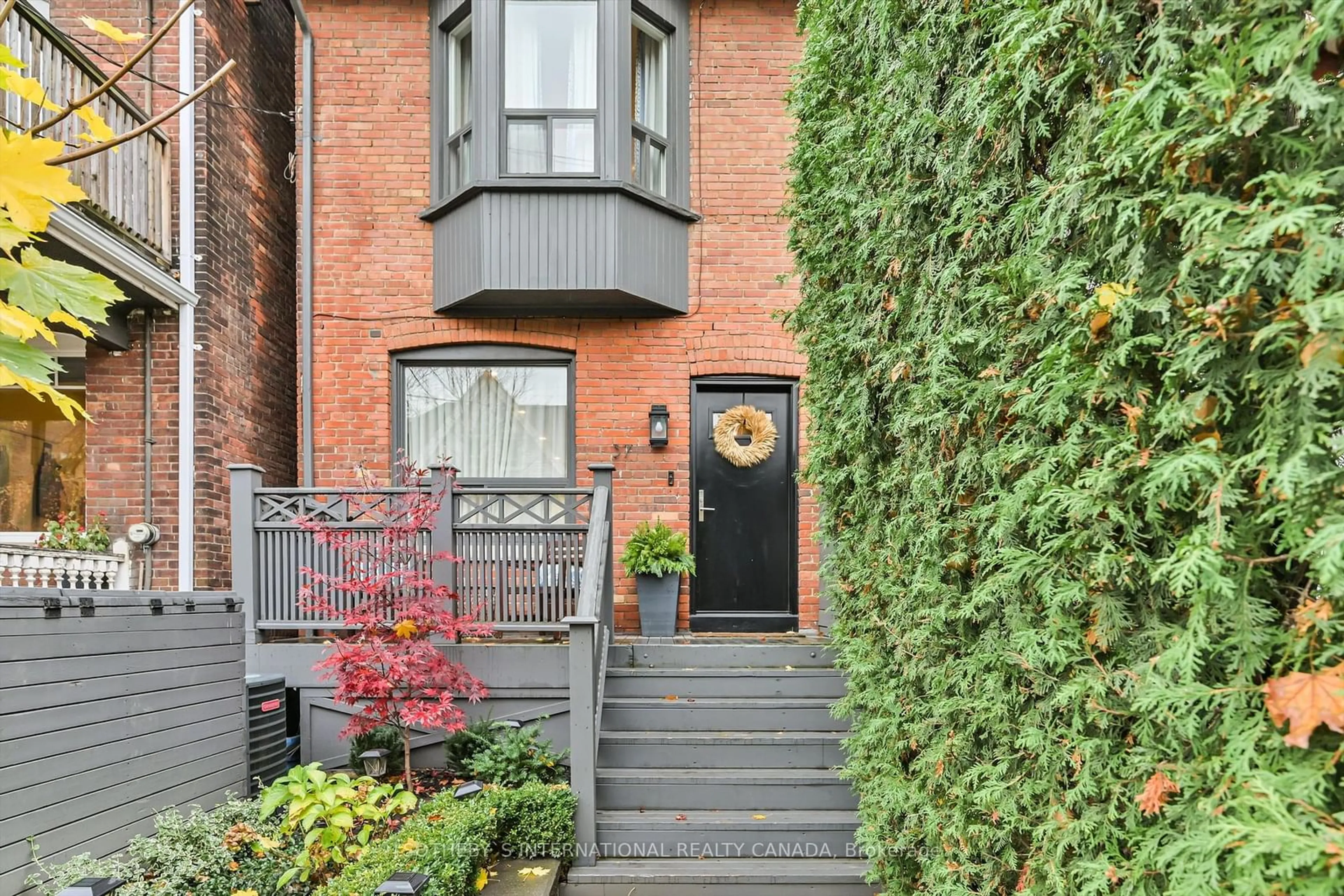 Home with brick exterior material for 37 Dupont St, Toronto Ontario M5R 1V3