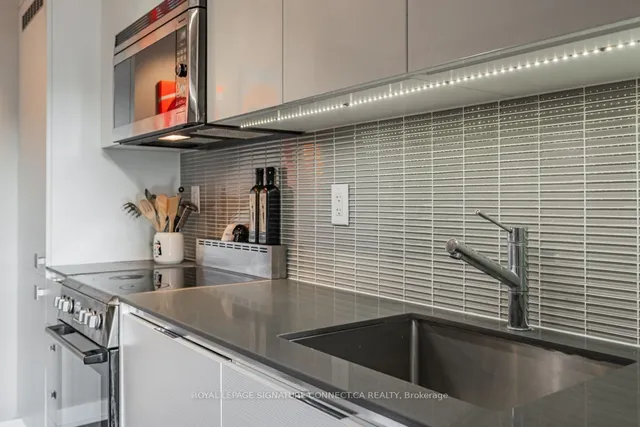 Additional property image - 8 Dovercourt Rd Unit 802