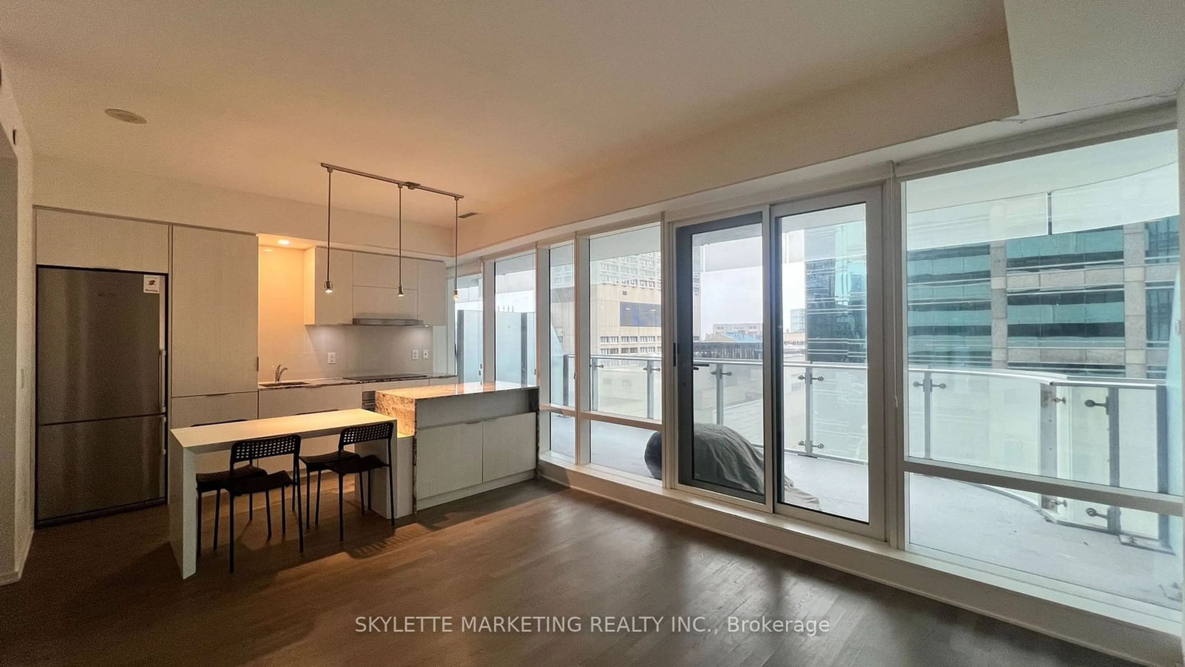 Open concept kitchen for 1 Bloor St #1002, Toronto Ontario M4W 0A8