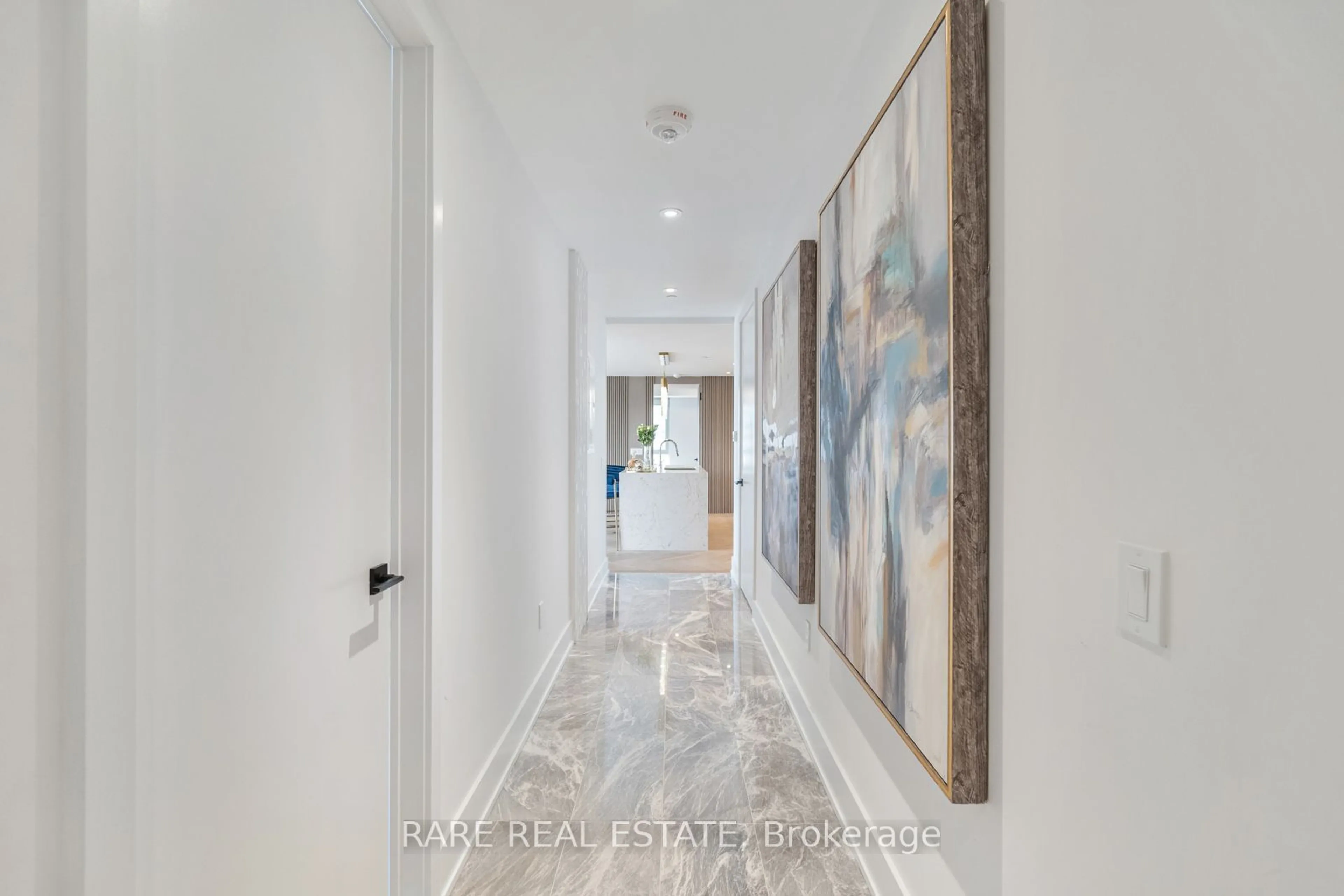 Indoor foyer, wood floors for 346 Davenport Rd #504, Toronto Ontario M5R 1K6