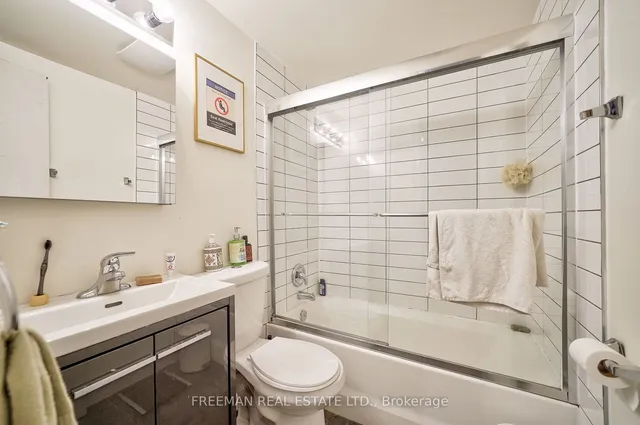 Additional property image - 557 Markham St