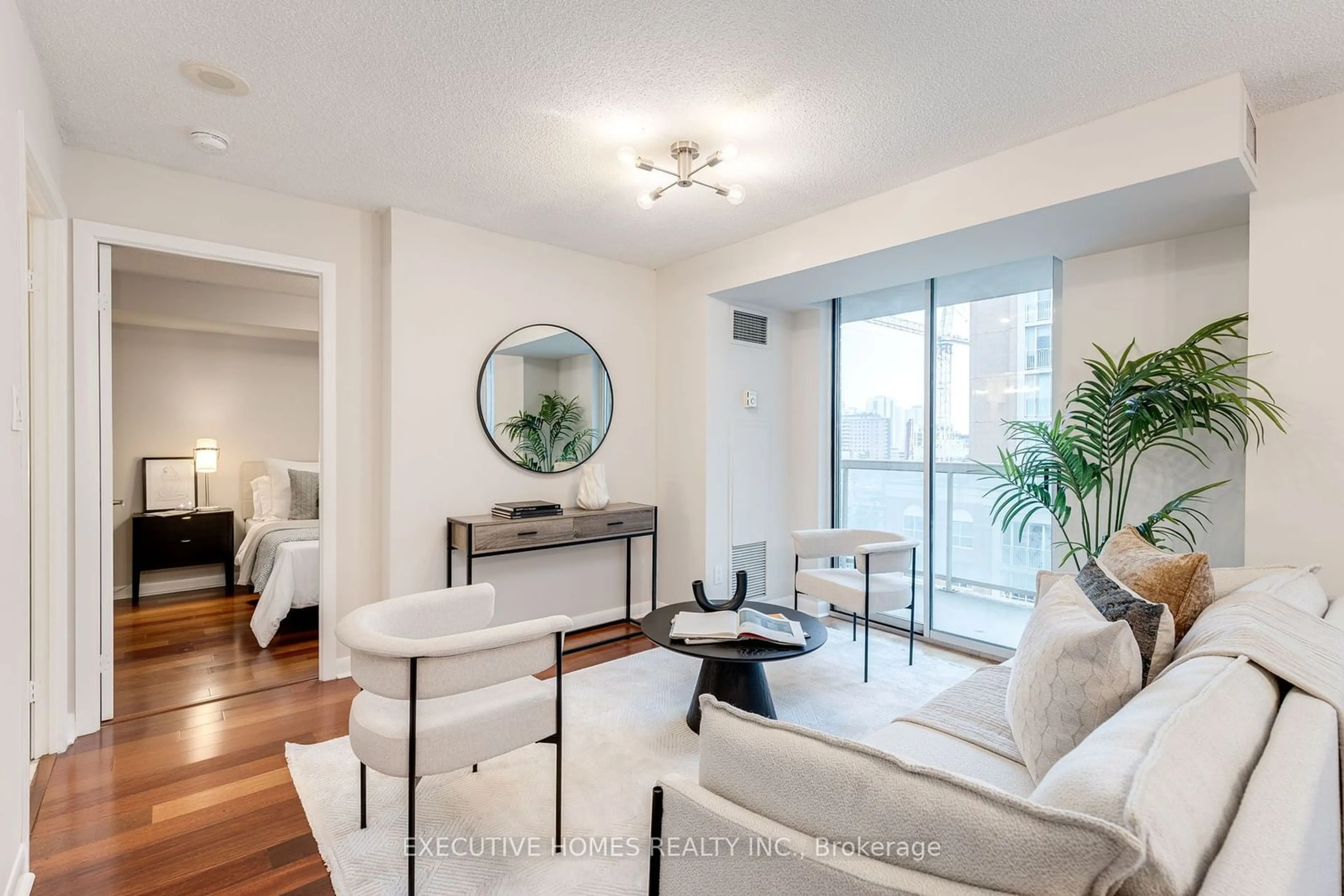 Living room, wood floors for 313 Richmond St #1150, Toronto Ontario M5A 4S7