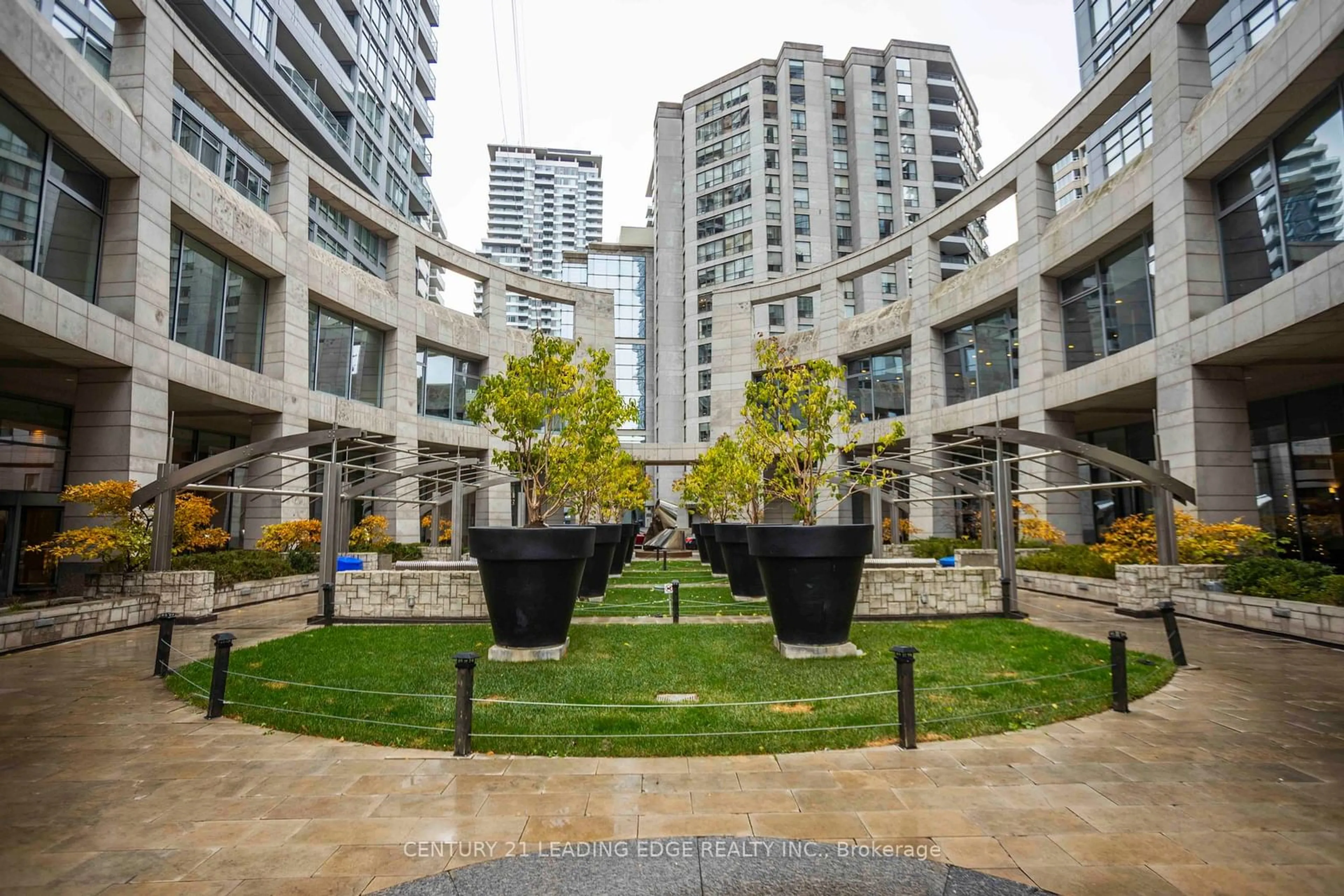 Patio, the view of city buildings for 2191 Yonge St, Toronto Ontario M4S 3H8