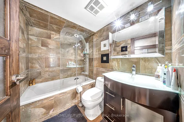 Additional property image - 10 Yonge St Unit 1603