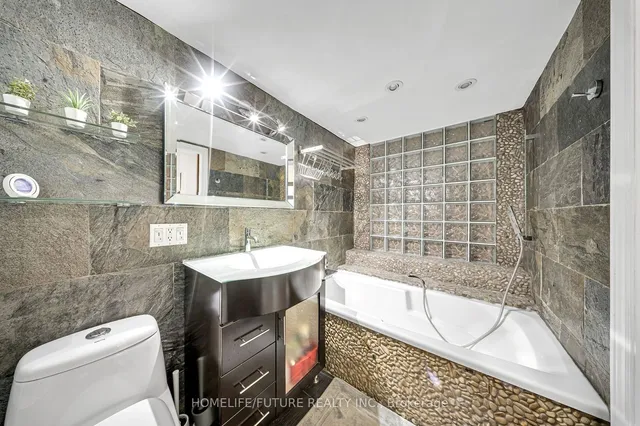 Additional property image - 10 Yonge St Unit 1603