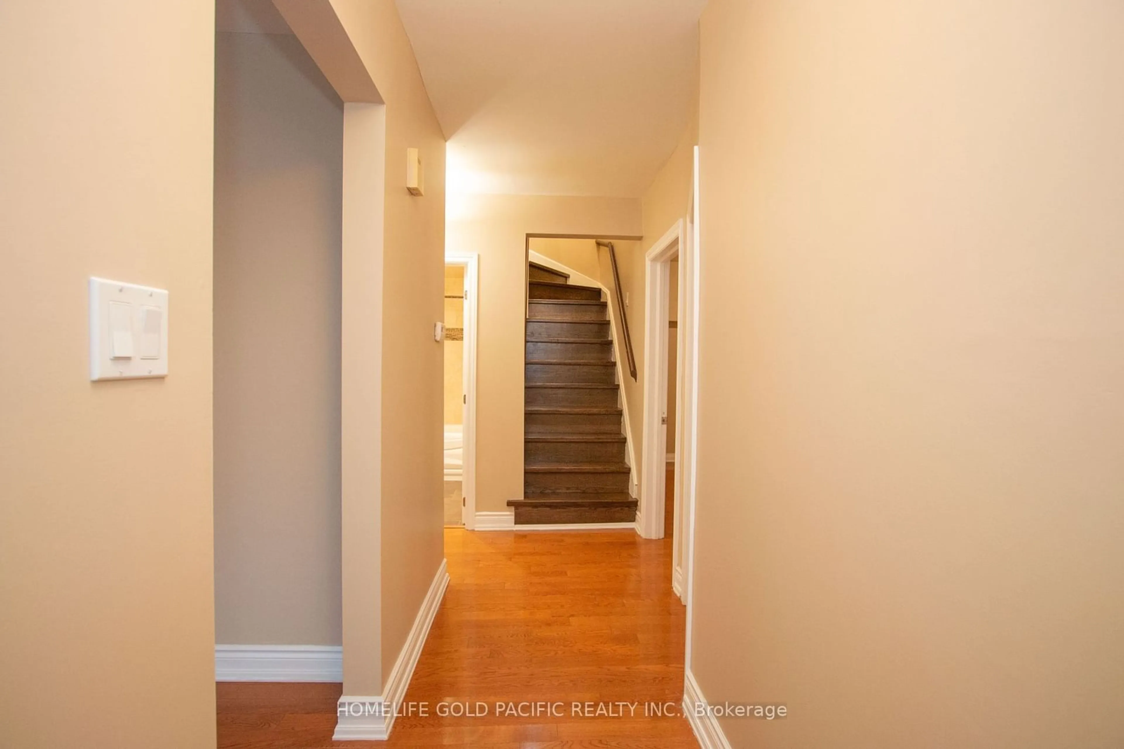 Indoor foyer, wood floors for 112 Anndale Dr, Toronto Ontario M2N 2X4