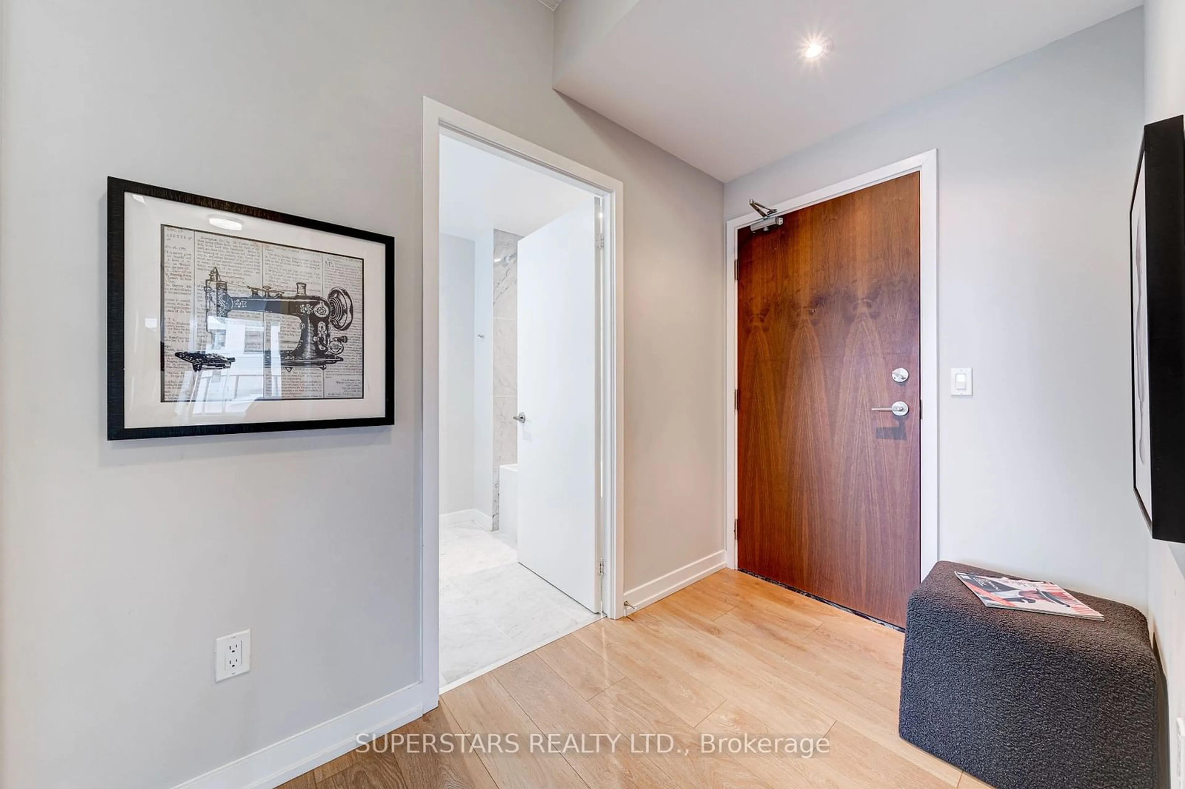 Indoor entryway, wood floors for 115 McMahon Dr #203, Toronto Ontario M2K 0E3