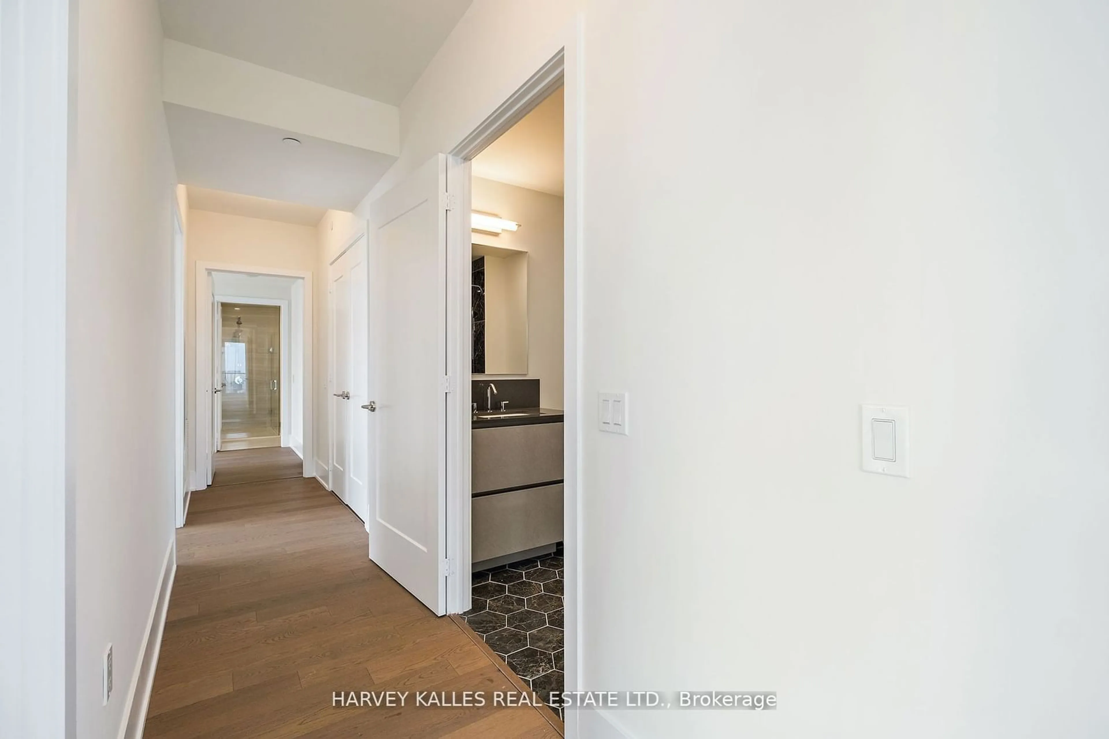 Indoor foyer, carpet floors for 28 Freeland St #6005, Toronto Ontario M5E 0E3