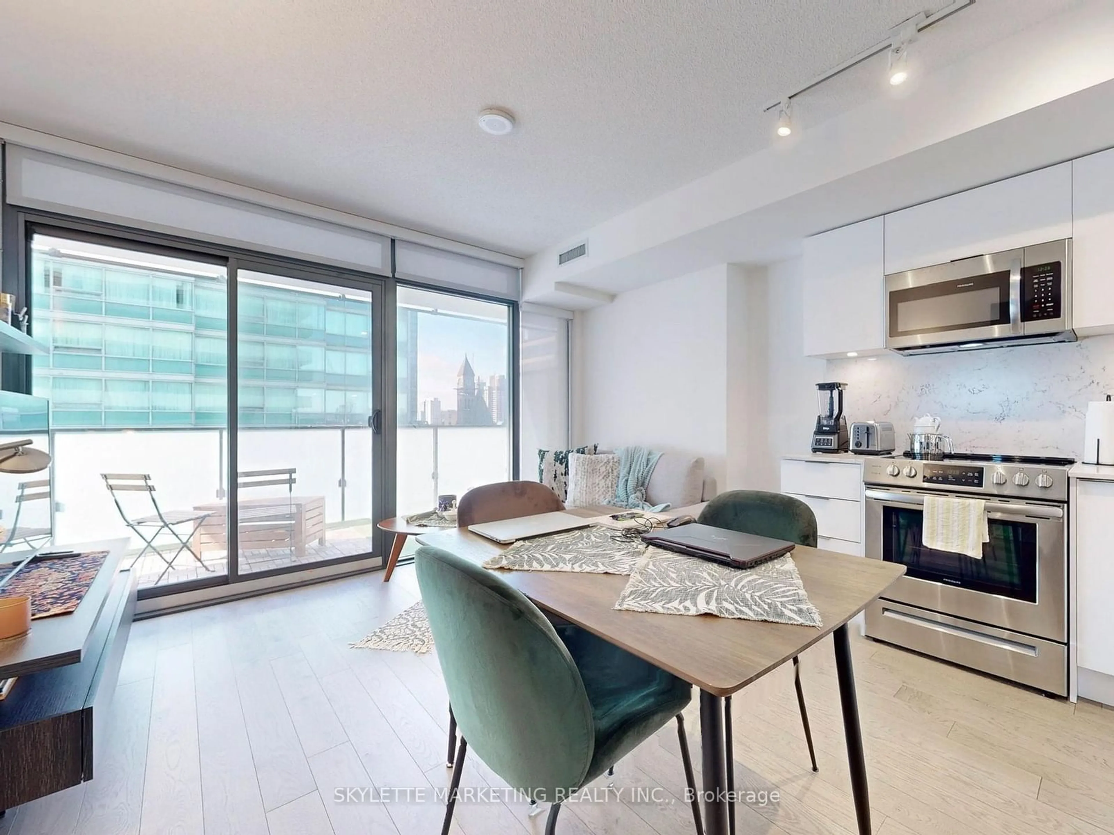 Open concept kitchen for 25 Richmond St #1411, Toronto Ontario M5C 0A6