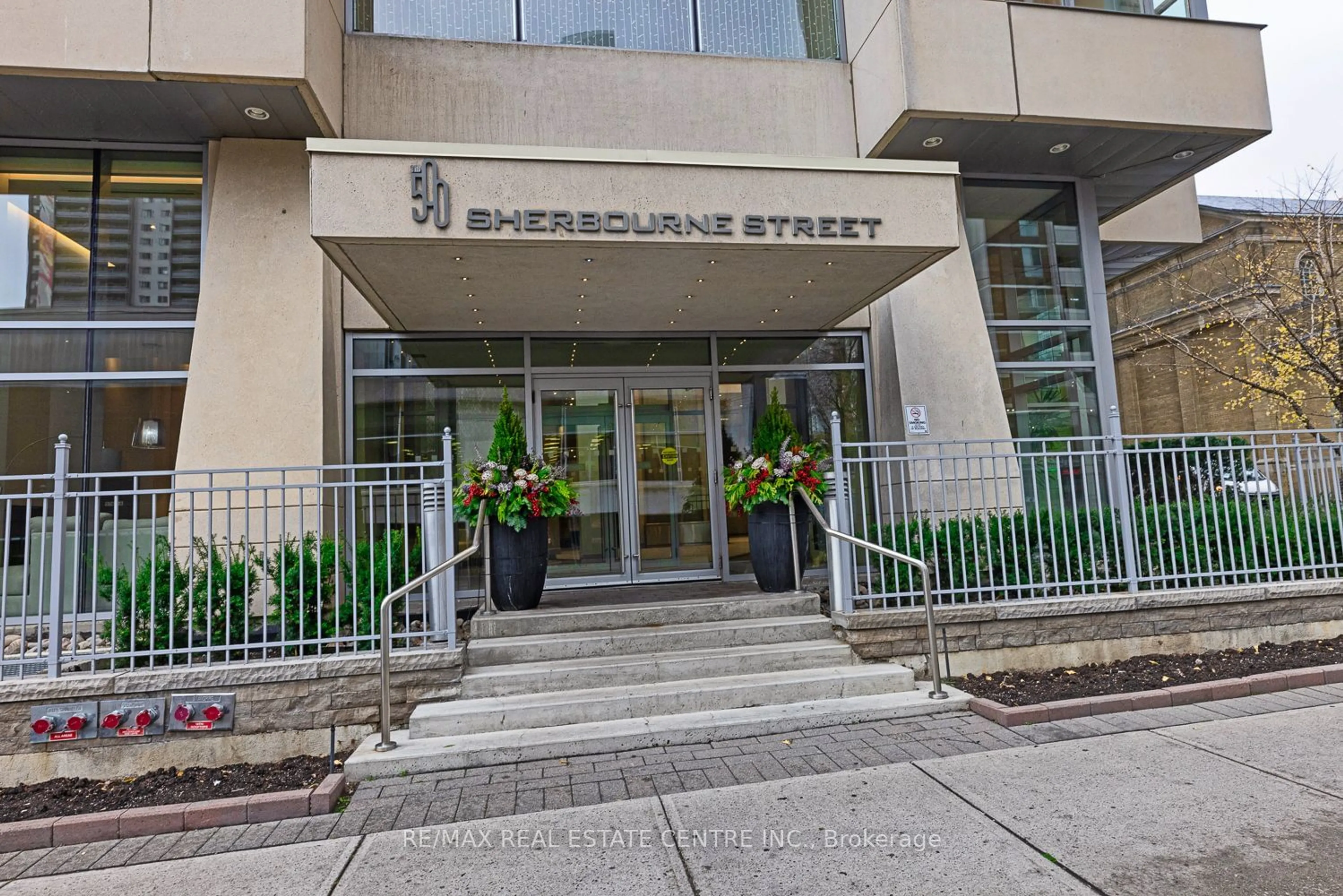 A pic from exterior of the house or condo, the street view for 500 Sherbourne St #1301, Toronto Ontario M4X 1L1