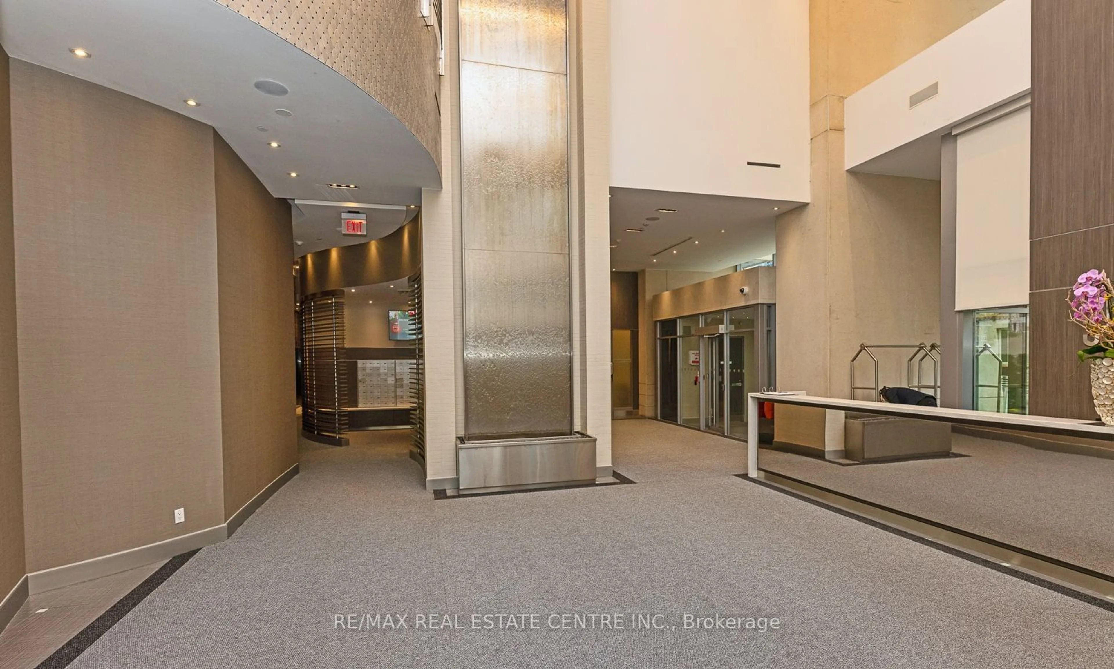 Indoor lobby, ceramic floors for 500 Sherbourne St #1301, Toronto Ontario M4X 1L1