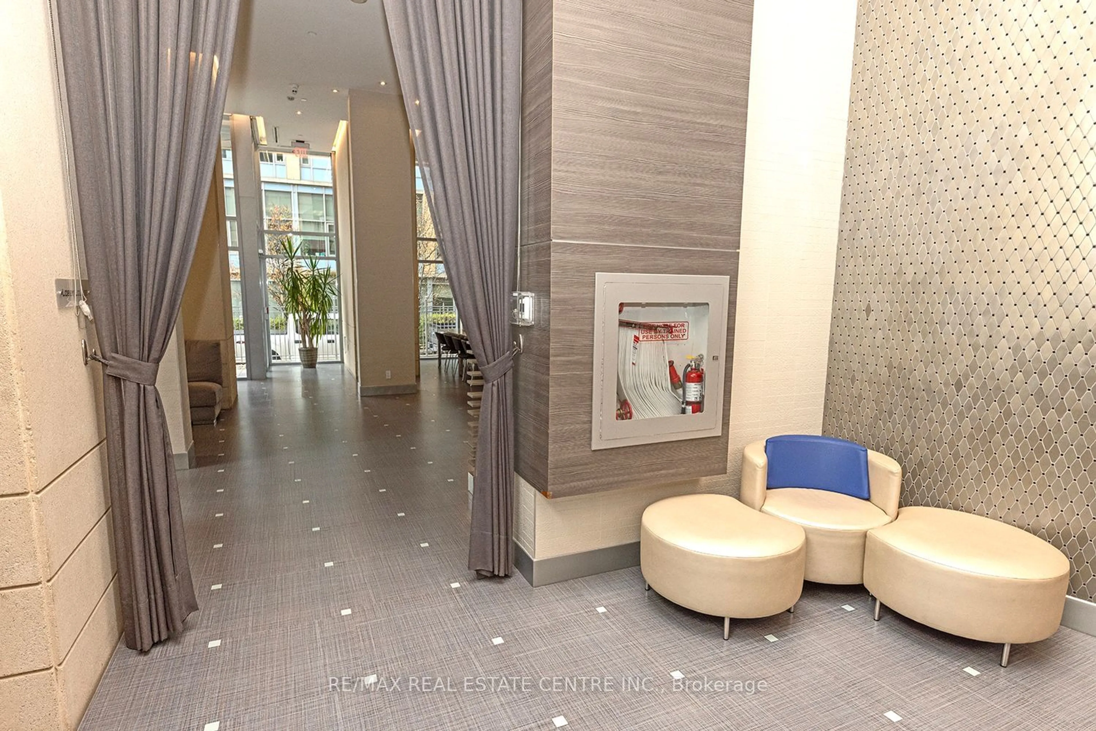 Indoor lobby, ceramic floors for 500 Sherbourne St #1301, Toronto Ontario M4X 1L1