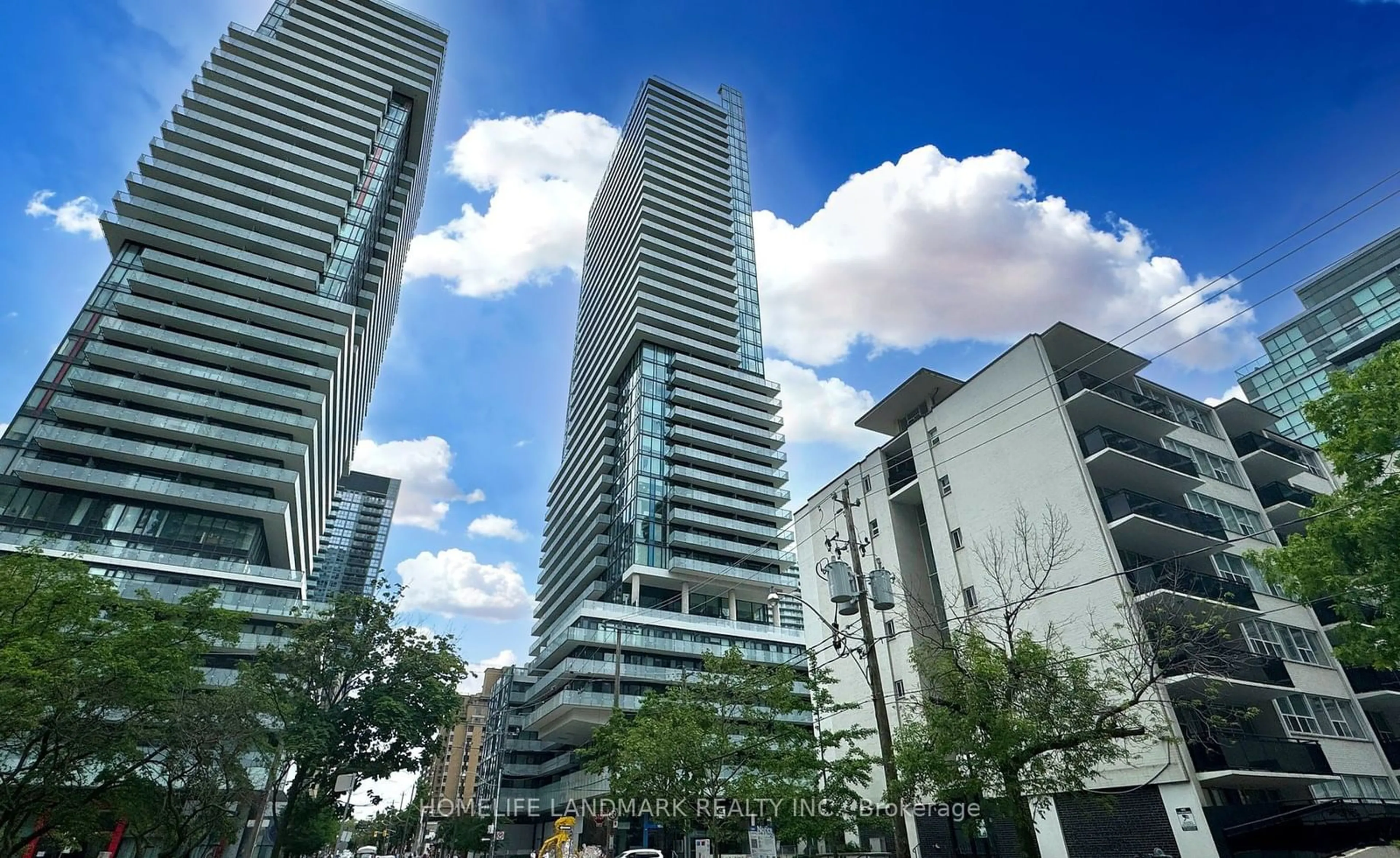 A pic from exterior of the house or condo, the view of city buildings for 161 Roehampton Ave #1502, Toronto Ontario M4P 1P9