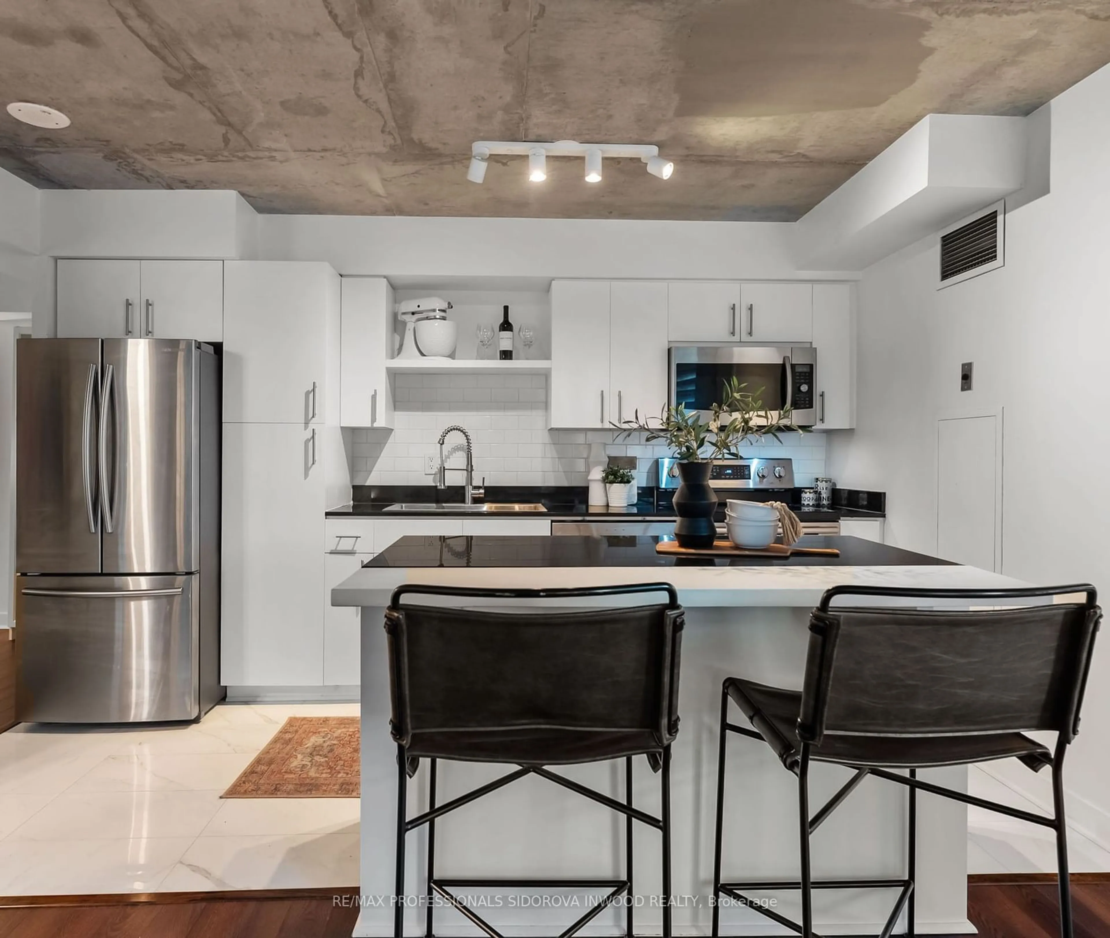 Open concept kitchen for 373 Front St #305, Toronto Ontario M5V 3R7