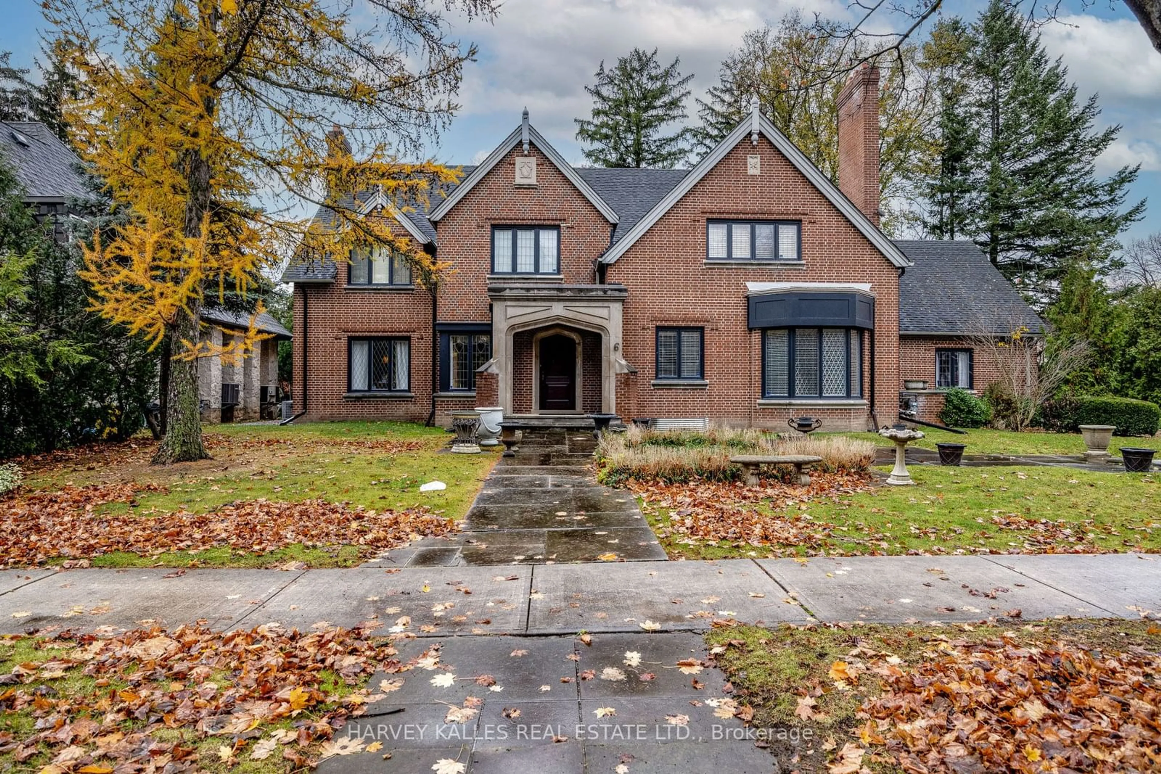 Home with brick exterior material for 6 Versailles Crt, Toronto Ontario M3B 2A9