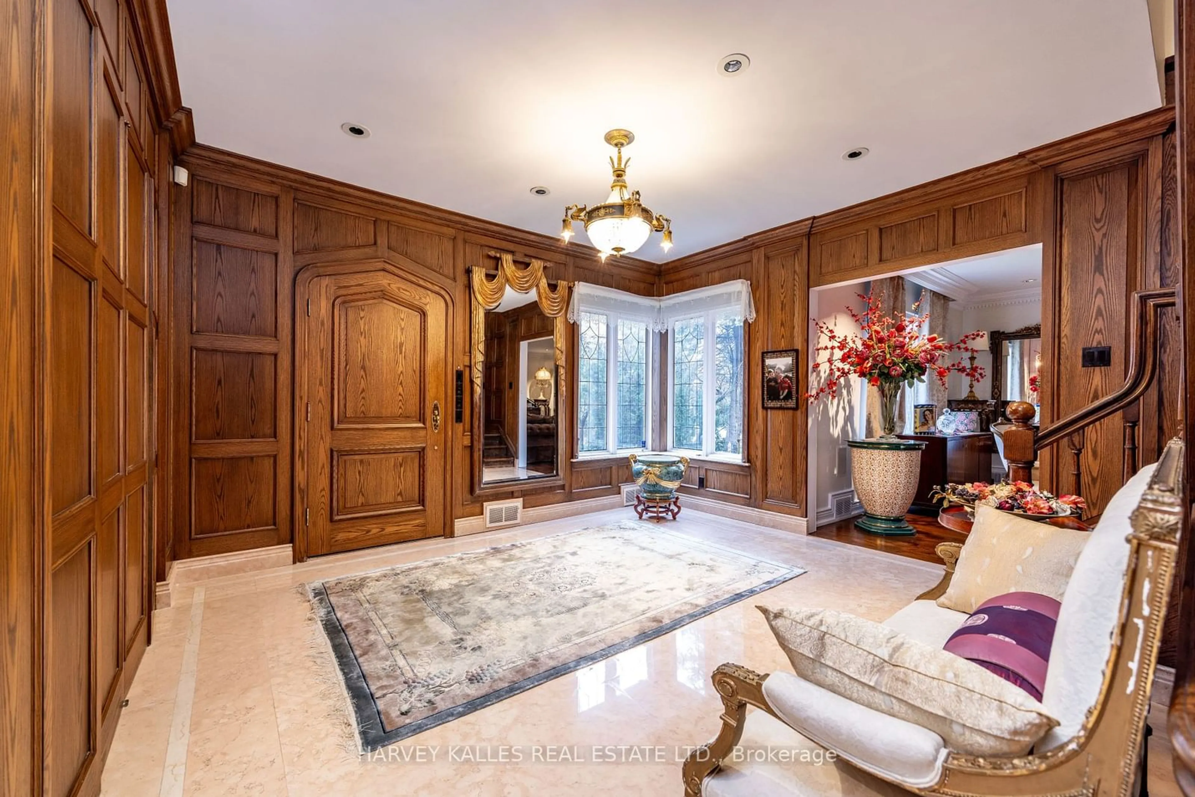 Indoor foyer, wood floors for 6 Versailles Crt, Toronto Ontario M3B 2A9