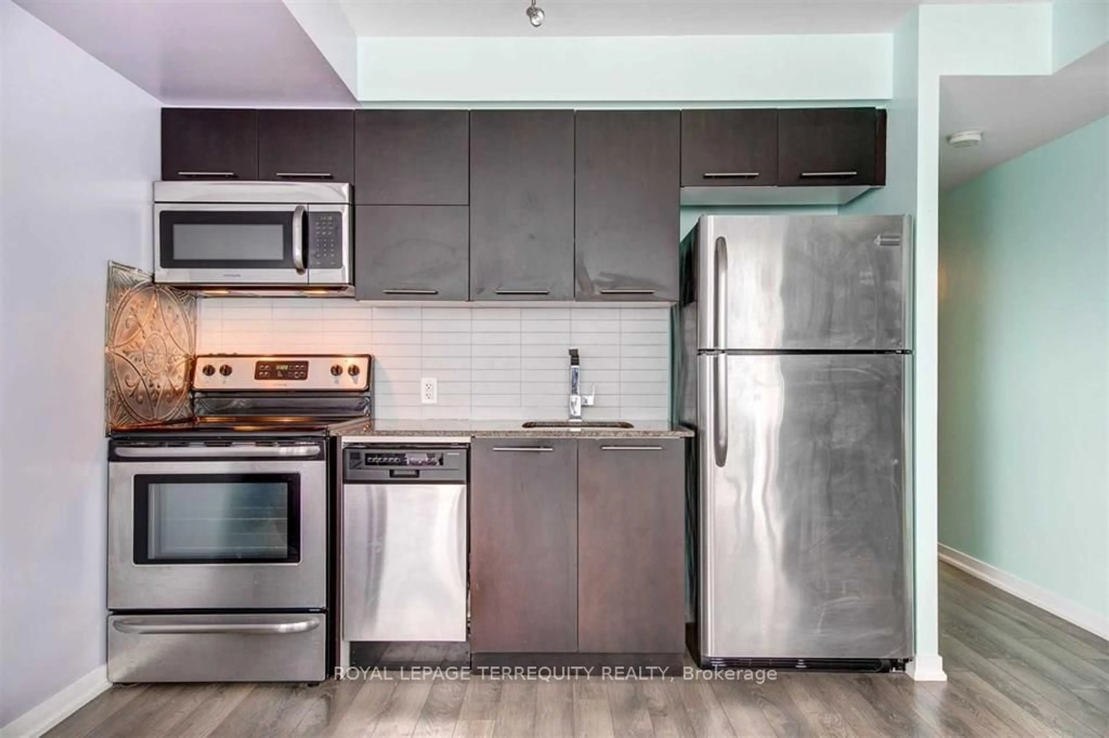 Standard kitchen for 20 Joe Shuster Way #808, Toronto Ontario M6K 0A3