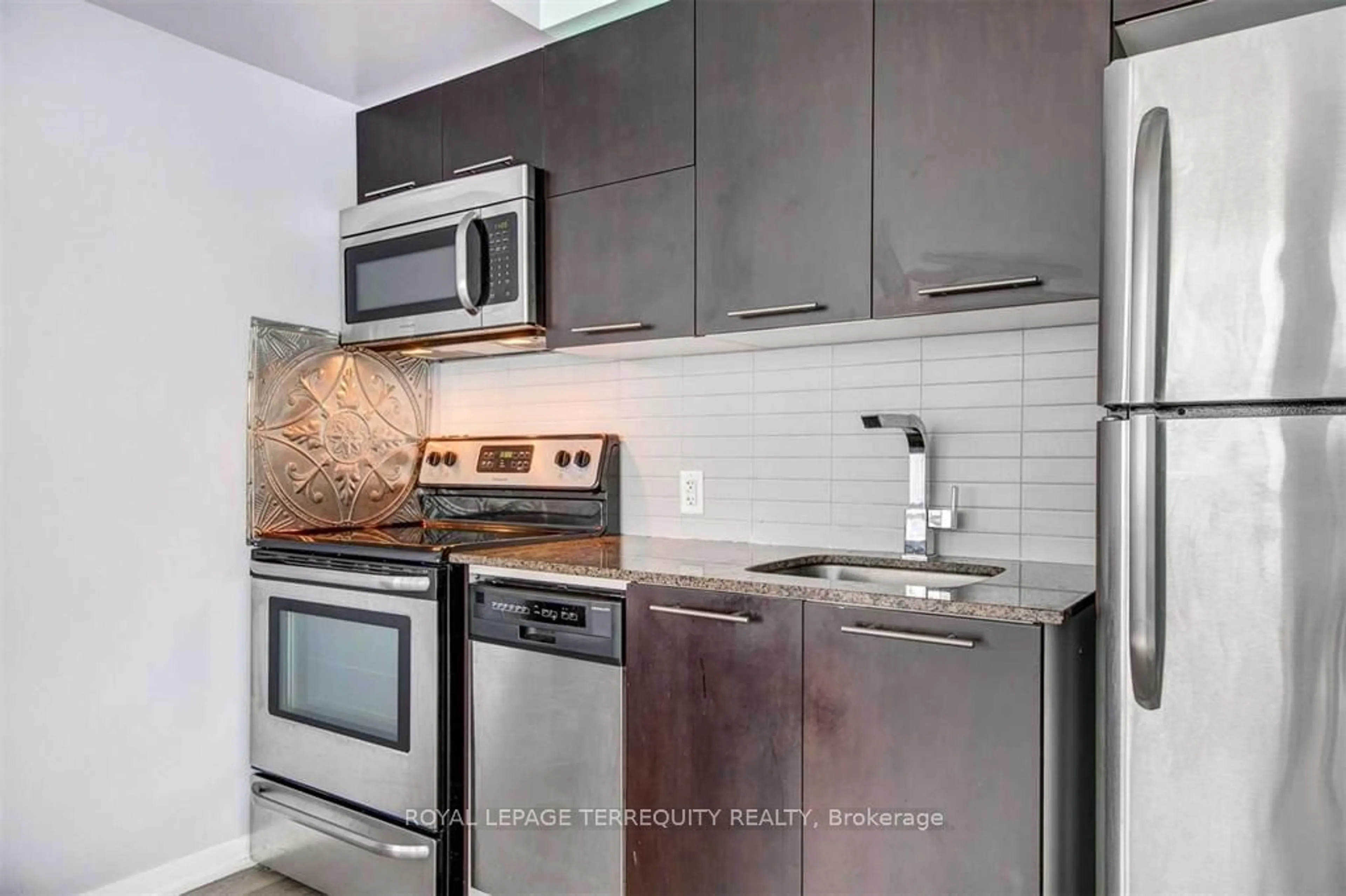 Standard kitchen for 20 Joe Shuster Way #808, Toronto Ontario M6K 0A3