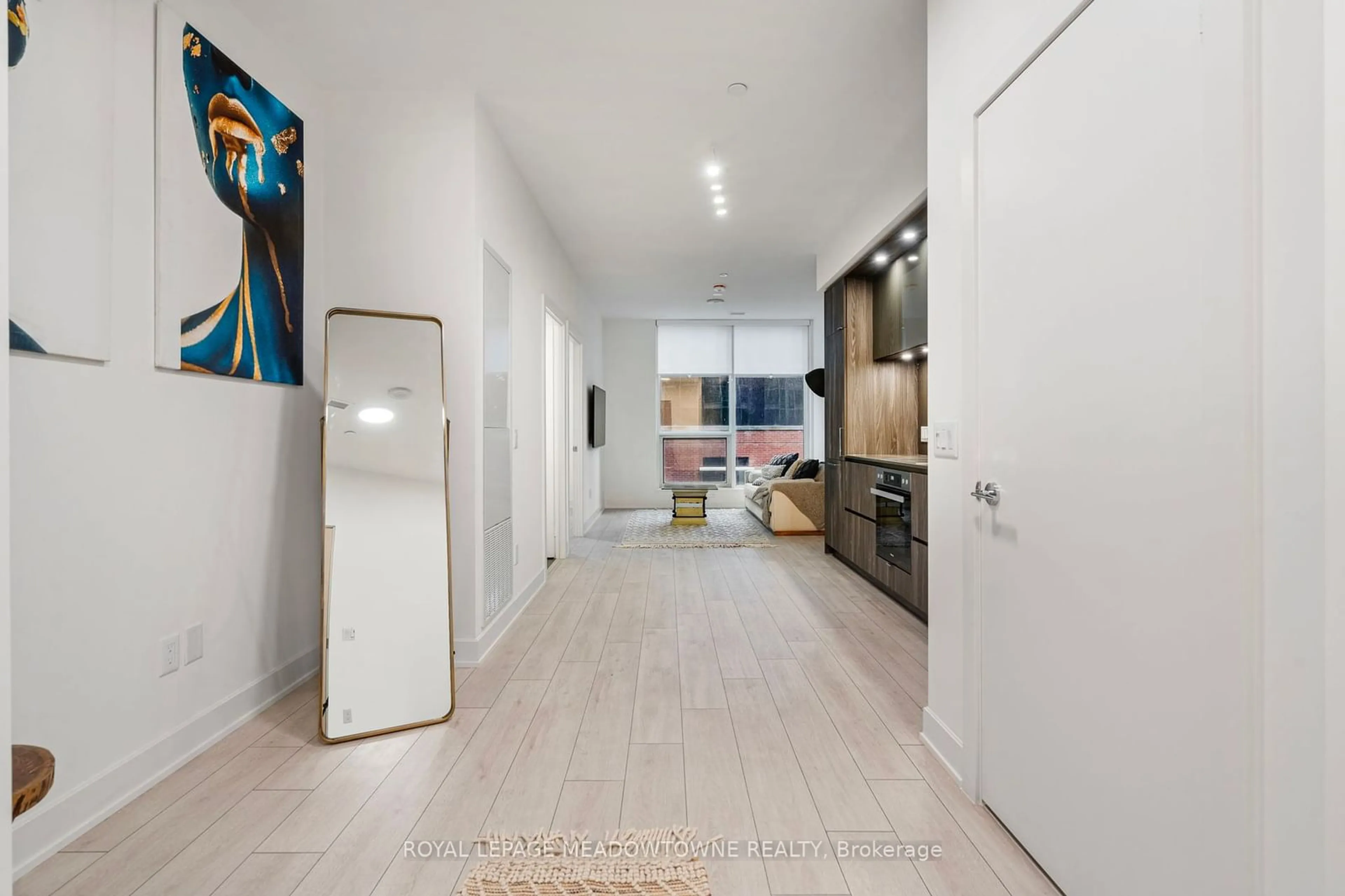 Indoor entryway, wood floors for 15 Mercer St #813, Toronto Ontario M5V 0T8