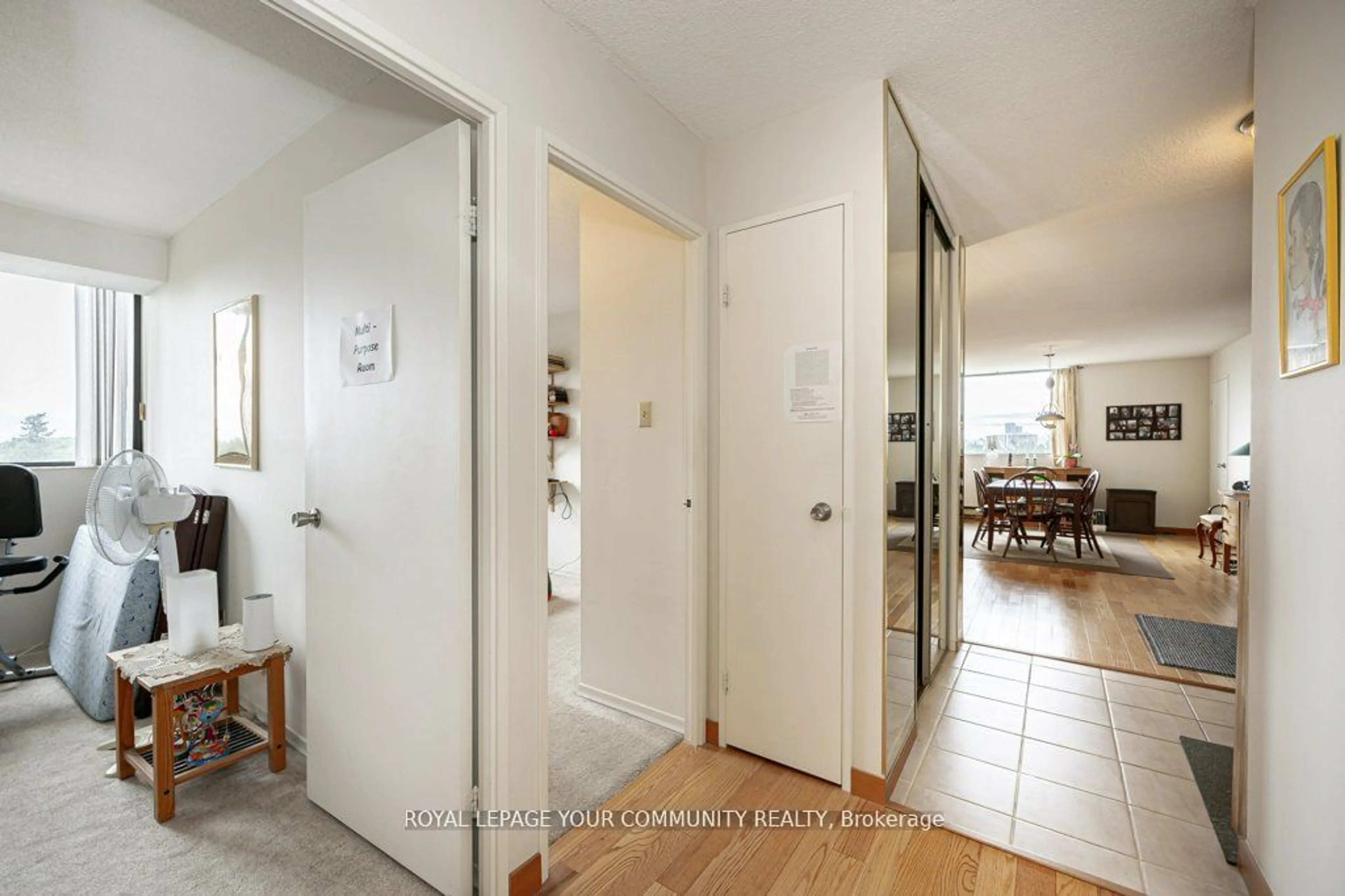 Indoor entryway, wood floors for 133 Torresdale Ave #606, Toronto Ontario M2R 3T2