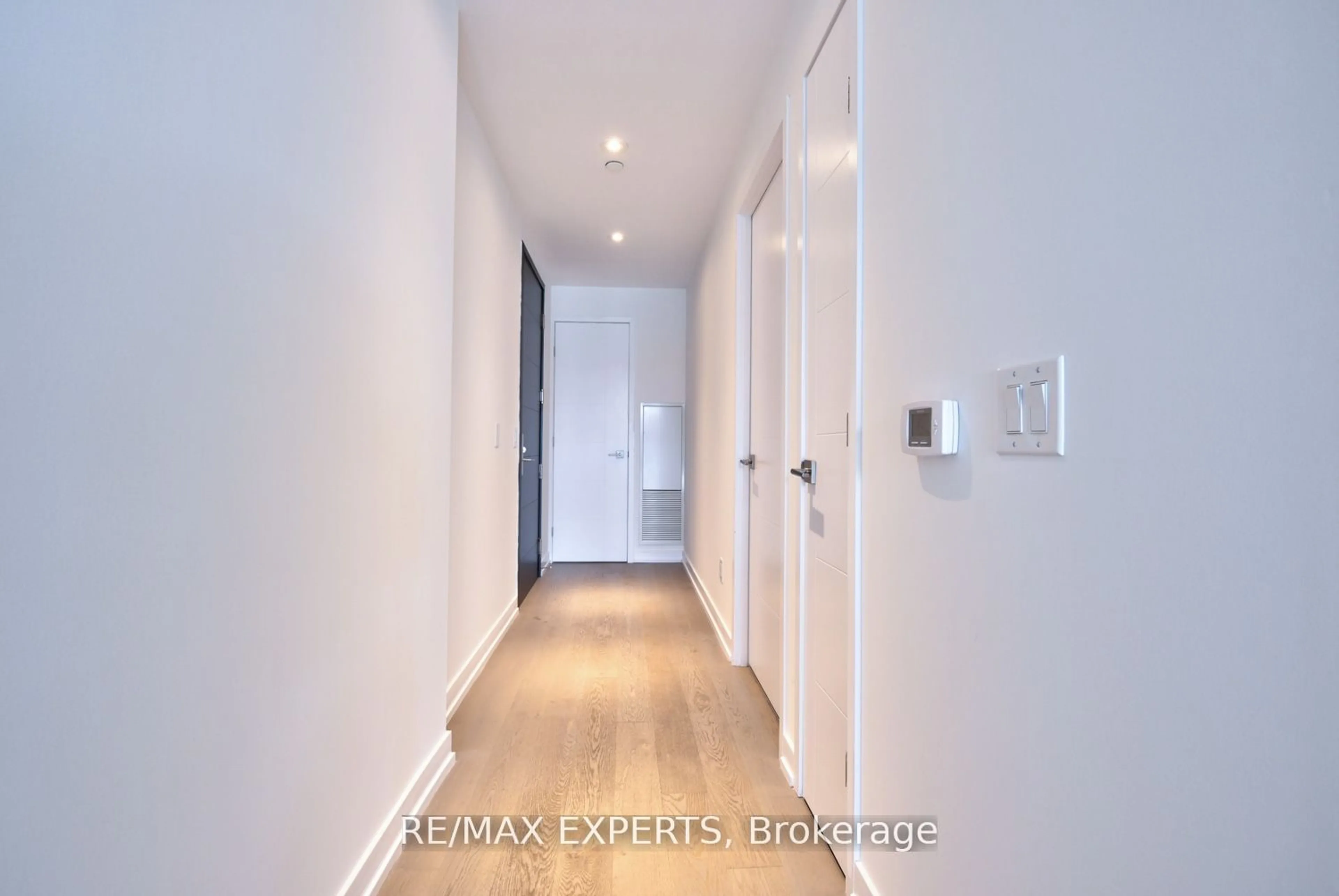 Indoor foyer, wood floors for 488 University Ave #3509, Toronto Ontario M5G 0C1