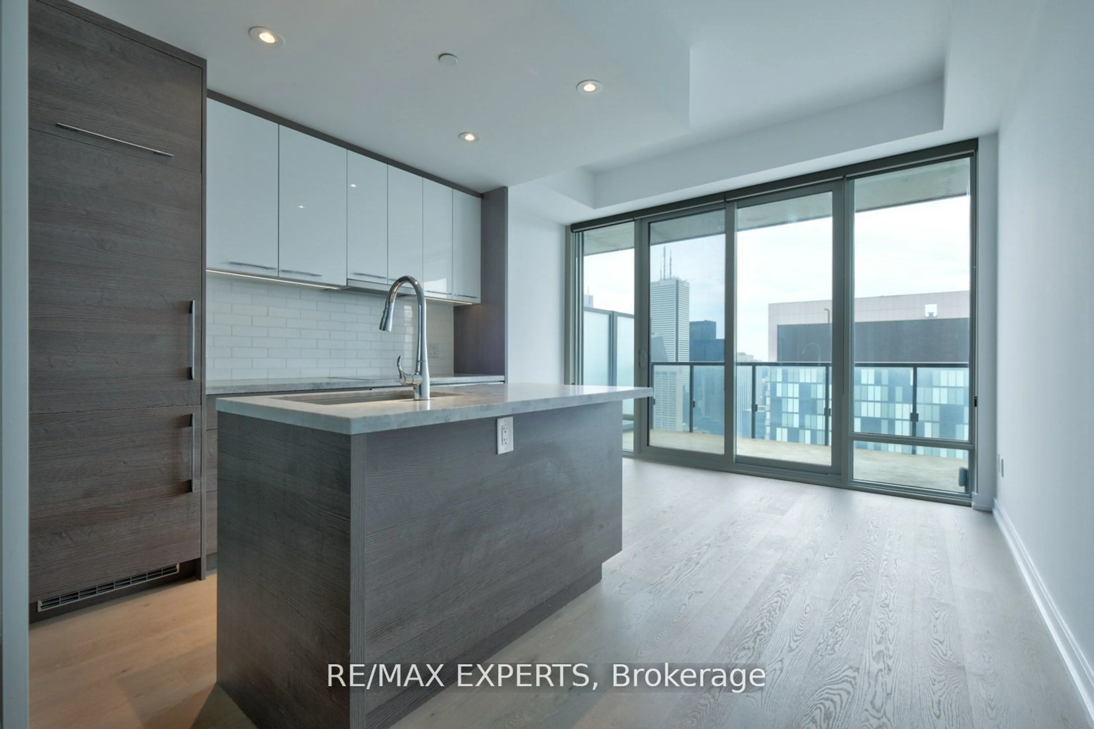 Open concept kitchen for 488 University Ave #3509, Toronto Ontario M5G 0C1