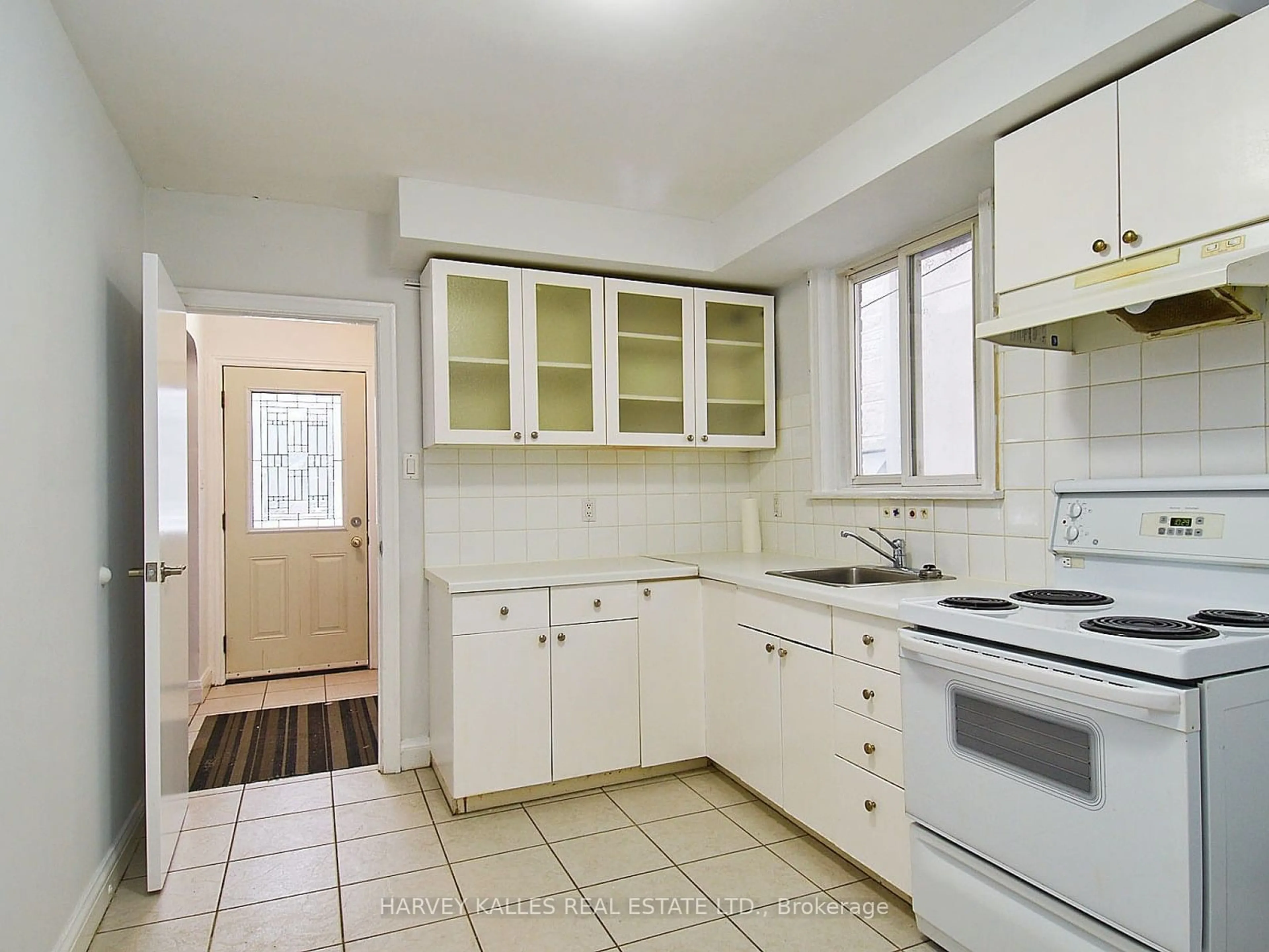 Standard kitchen, wood floors, cottage for 243 Johnston Ave, Toronto Ontario M2N 1H5