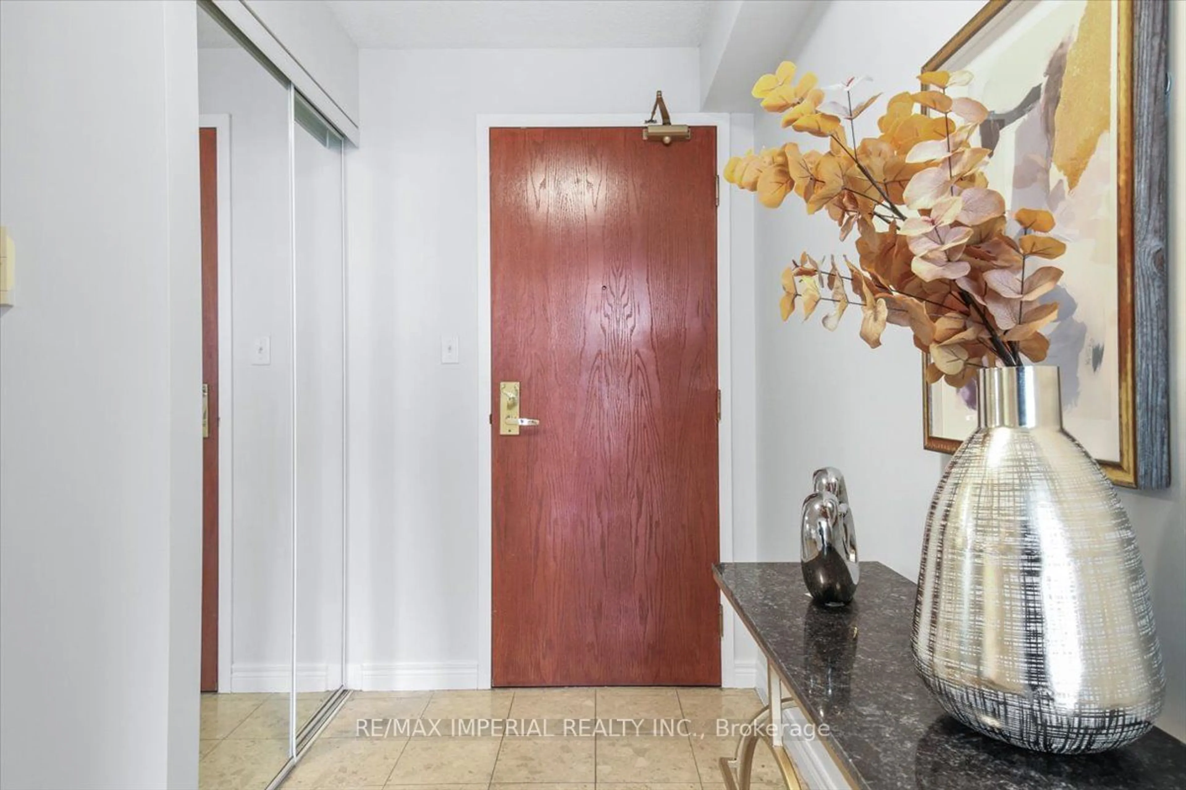 Indoor entryway, wood floors for 28 empress Ave #2309, Toronto Ontario M2N 6Z7