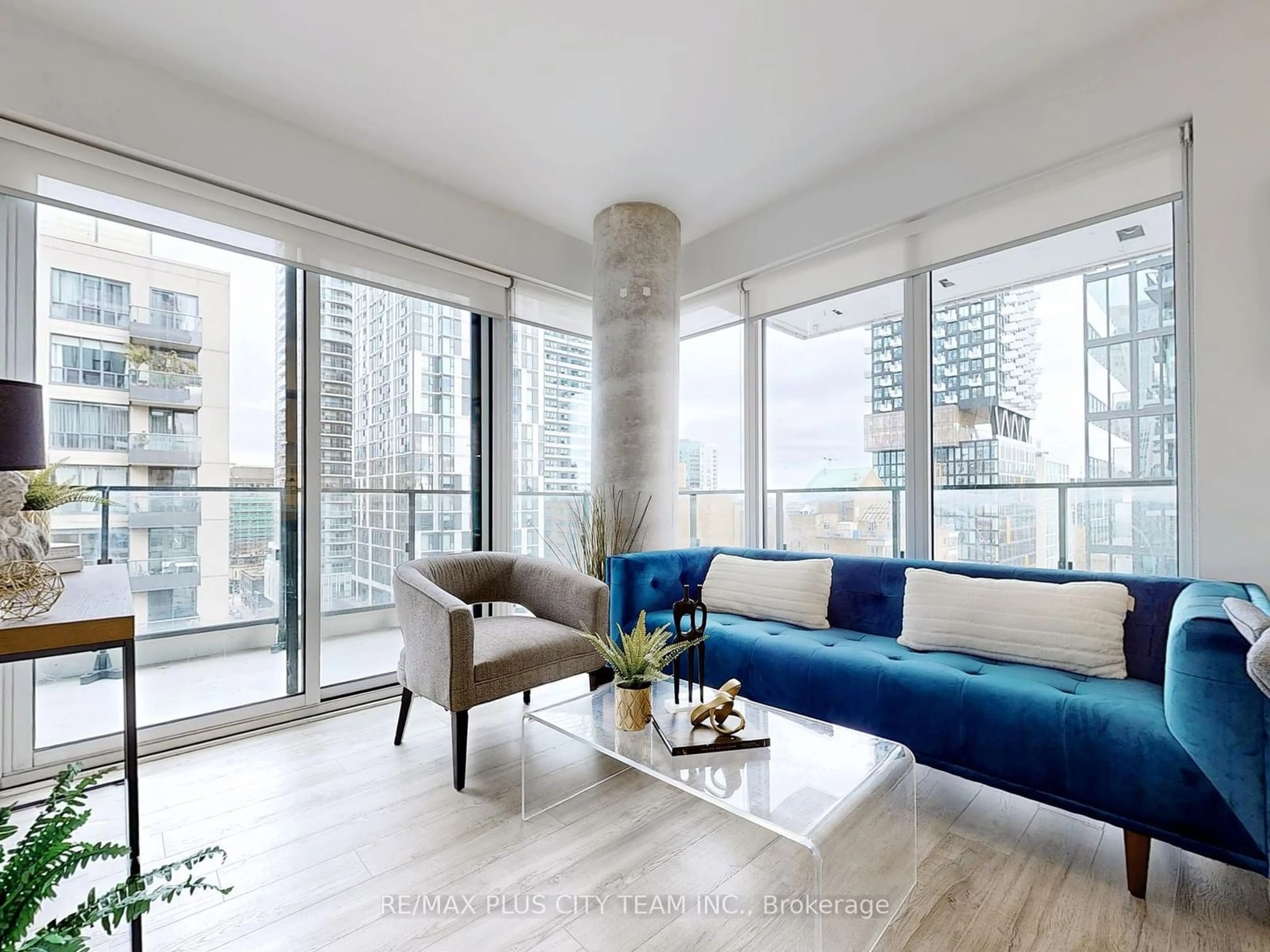 Living room, wood floors for 77 Shuter St #1110, Toronto Ontario M5B 0B8